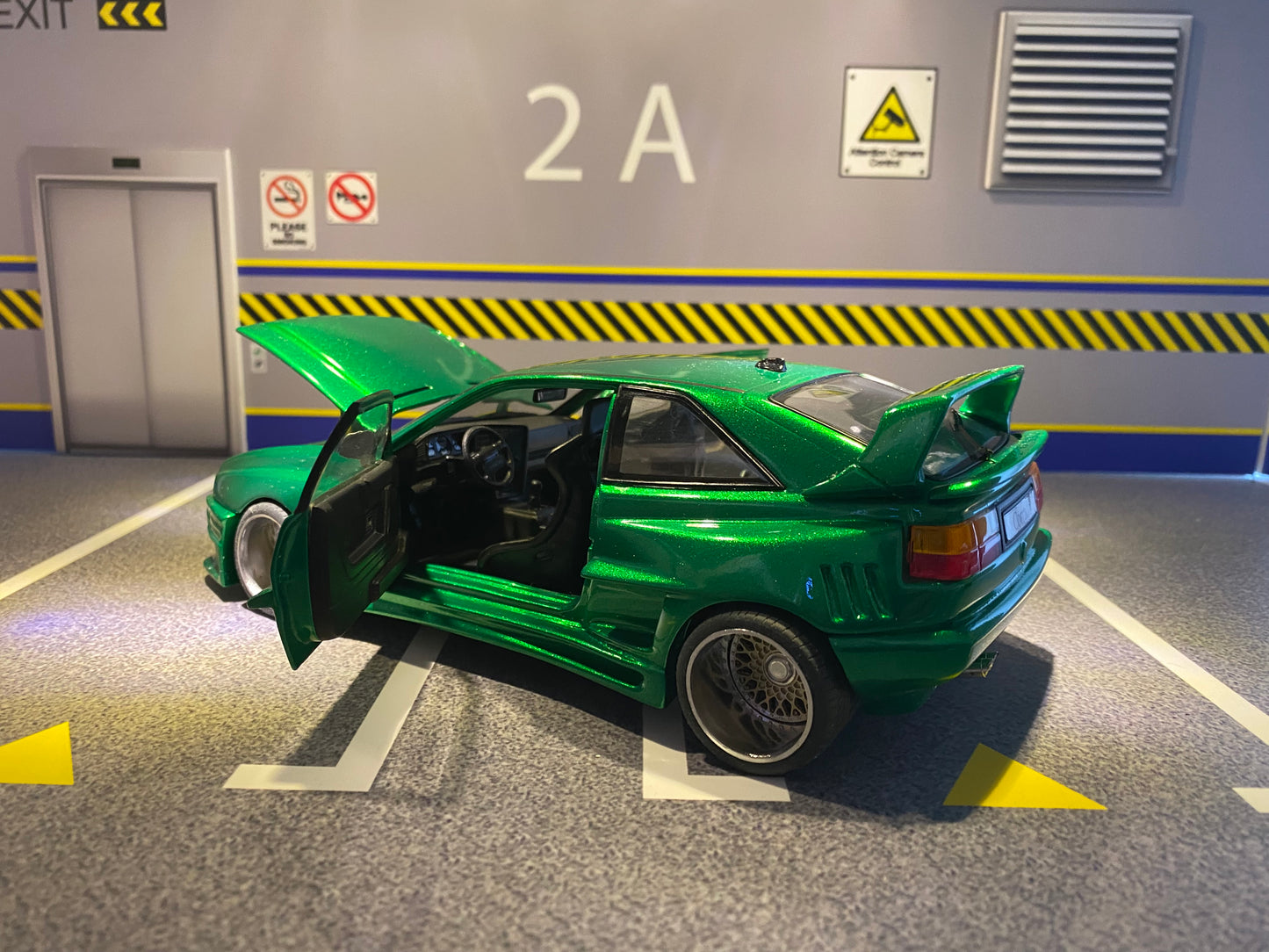 VW Corrado VR6 Rieger Breitbau mit Alufelgen "Candy Green" Tuning Umbau 1:18