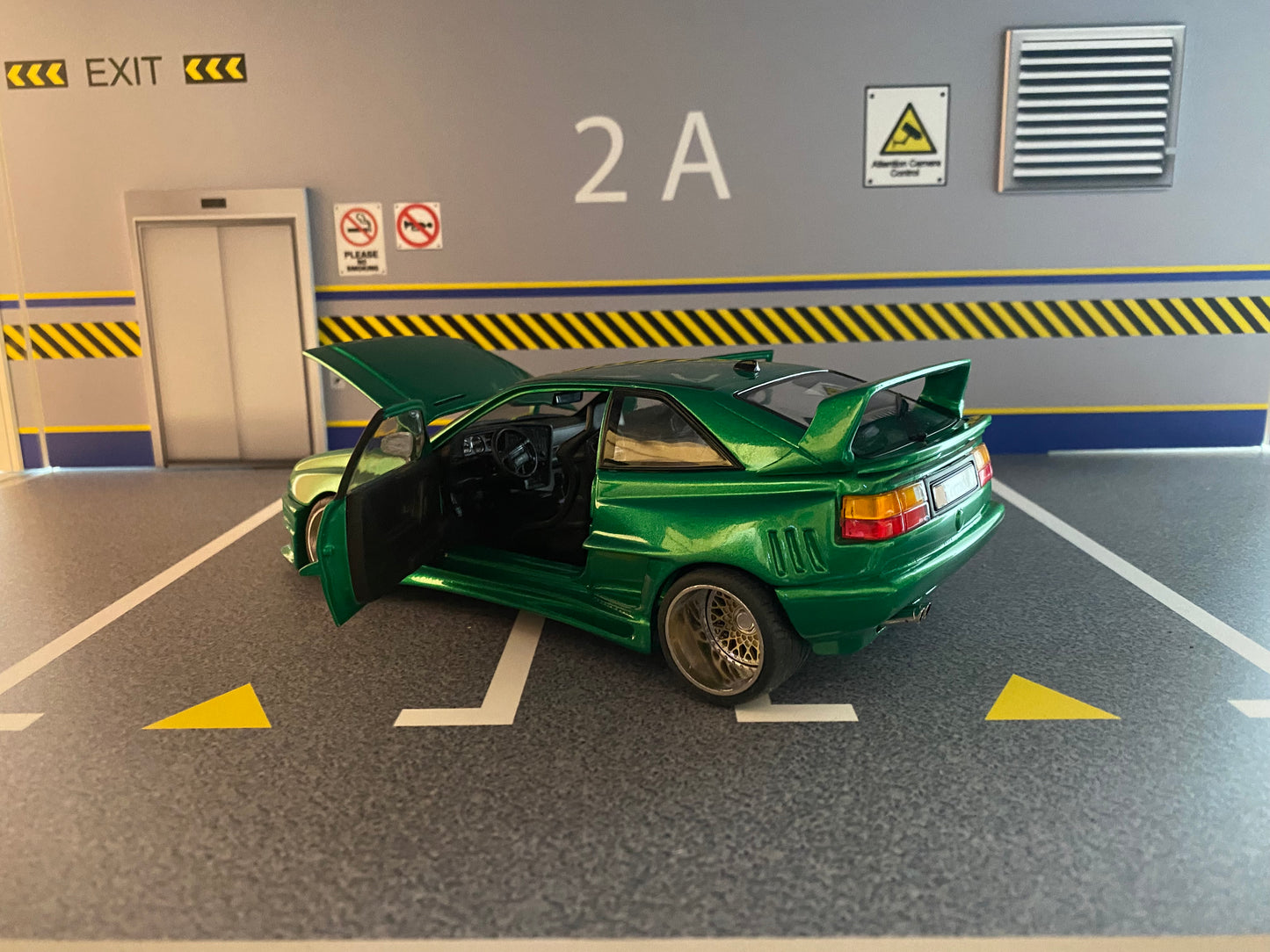 VW Corrado VR6 Rieger Breitbau mit Alufelgen "Candy Green" Tuning Umbau 1:18