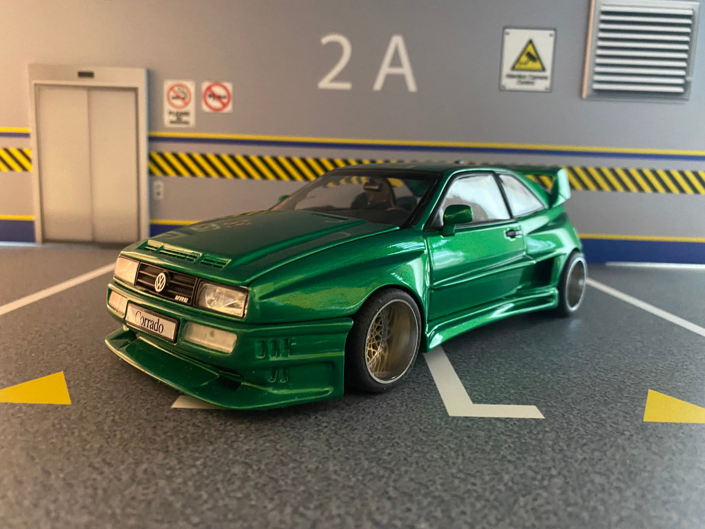 VW Corrado VR6 Rieger Breitbau mit Alufelgen "Candy Green" Tuning Umbau 1:18