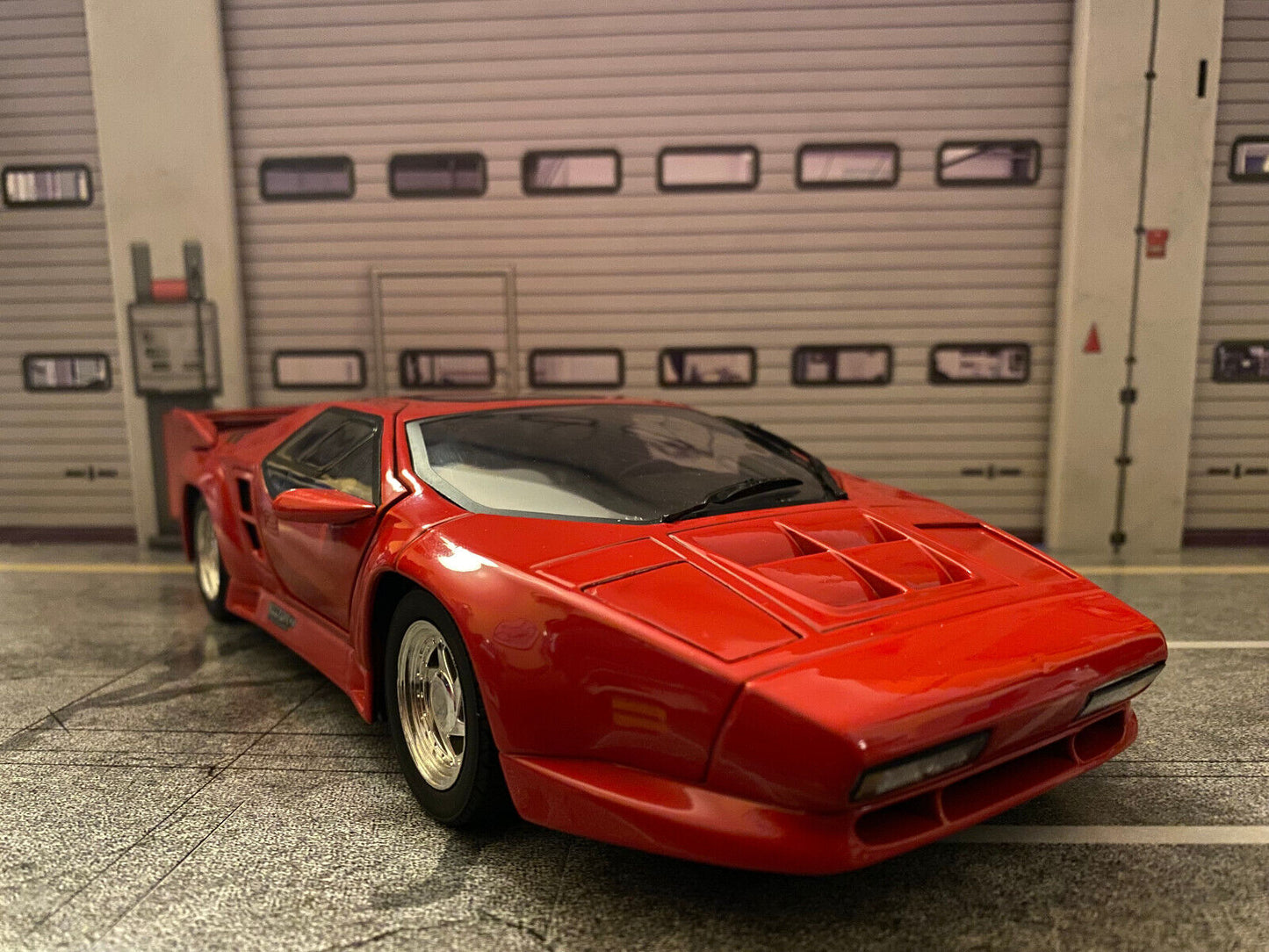 Vector Twin Turbo W8 aus dem Film "Die Wiege der Sonne" (Rising Sun) Ricko 1:18