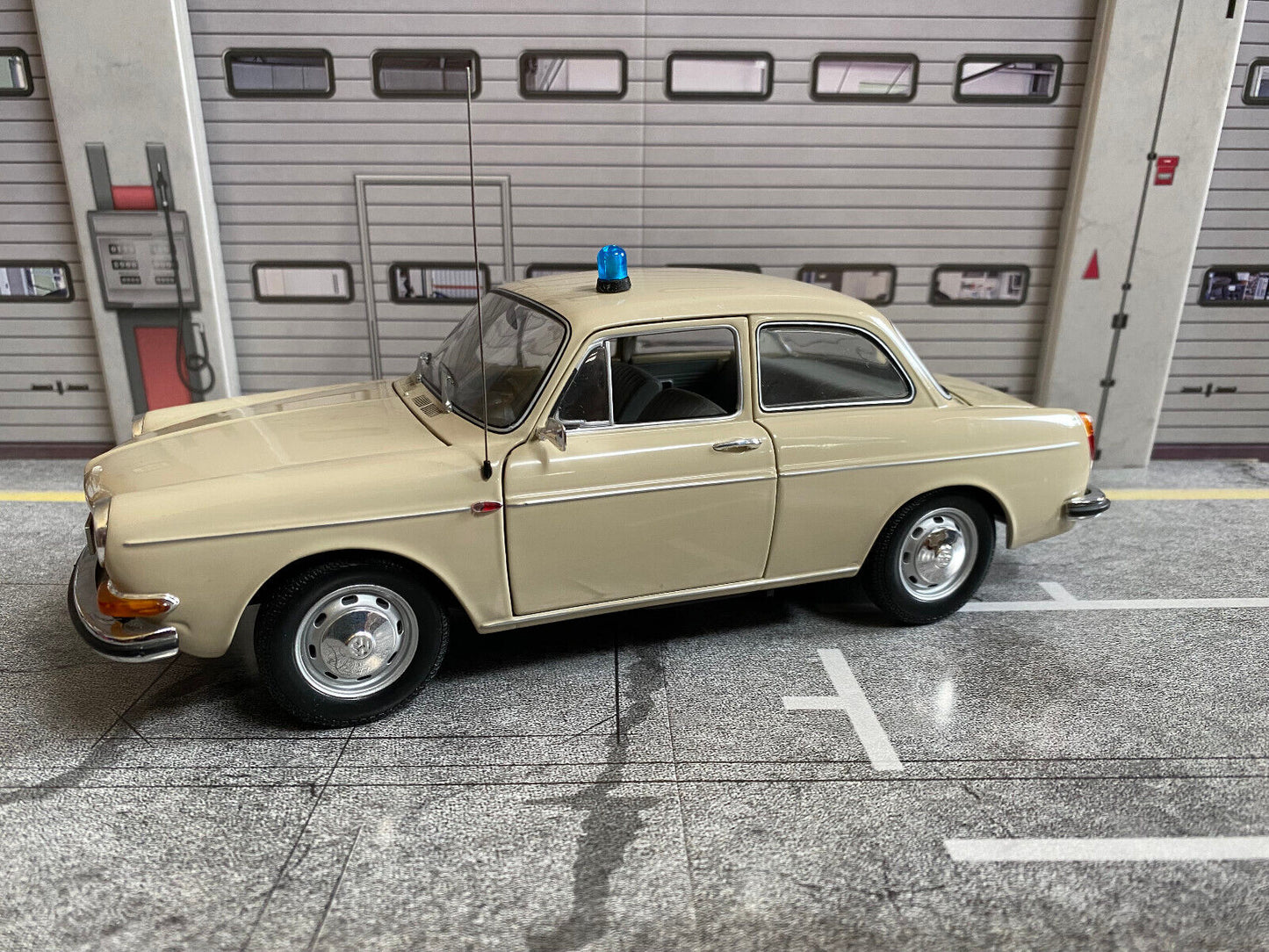 Blaulicht (ohne Funktion) transparent Zivilpolizei Polizei Diorama Tuning 1:18