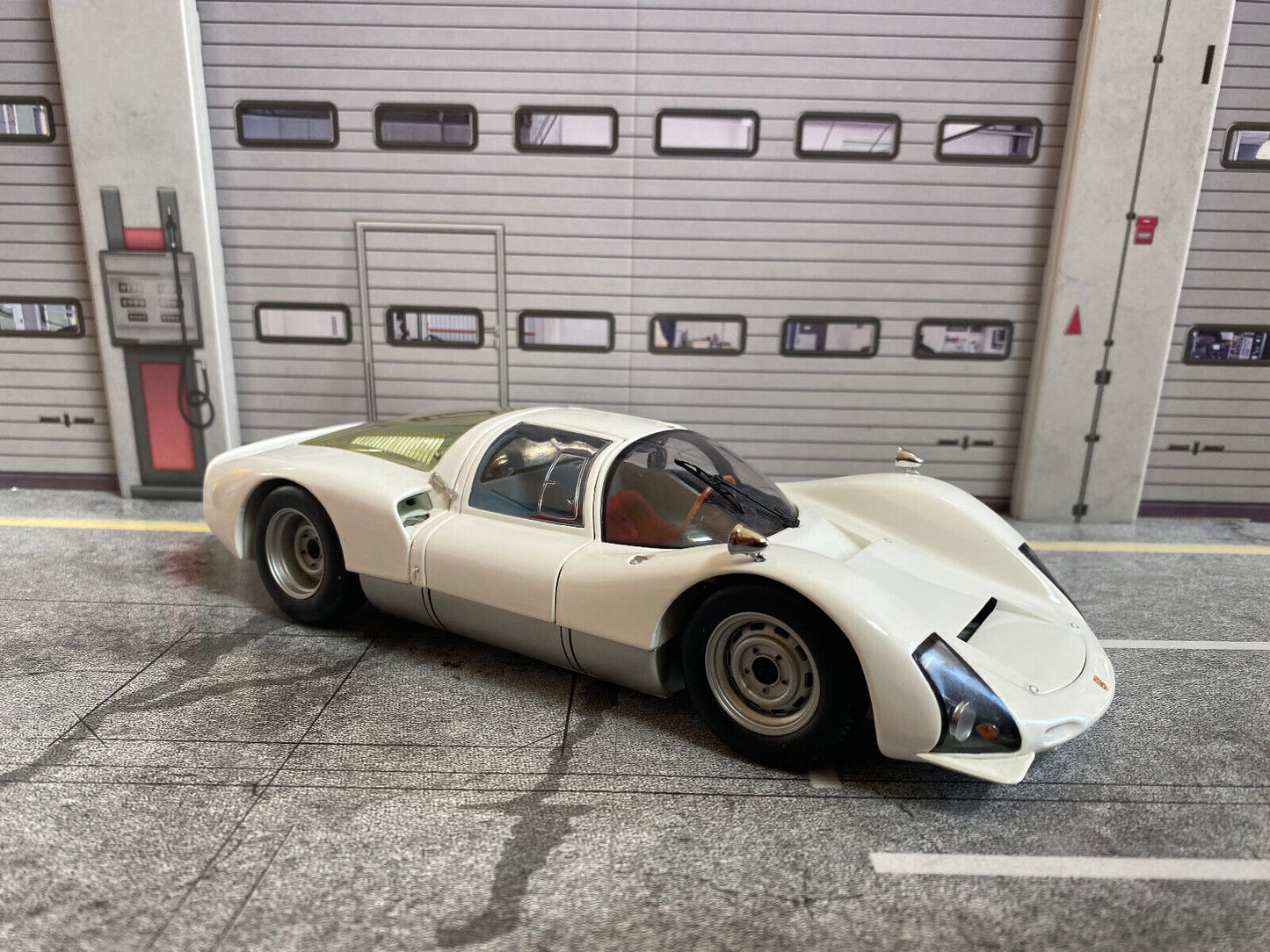 Porsche 906 Carrera 6 Straßenversion weiß WAP0210100C Dealer Neu in OVP 1:18