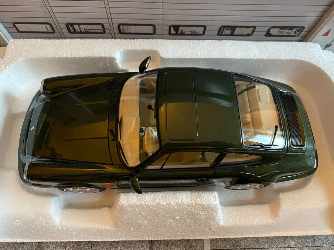 Porsche 911 Carrera 4 1992 Typ 964 Oakgrün Oakgreen ASIA EXCLUSIVE Norev 1:18