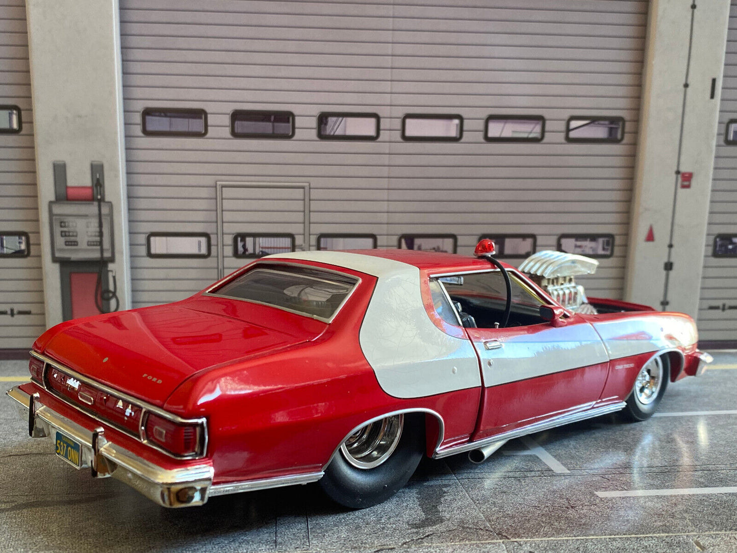 Ford Gran Torono Starsky & Hutch Dragster Umbau aus den USA 1:18