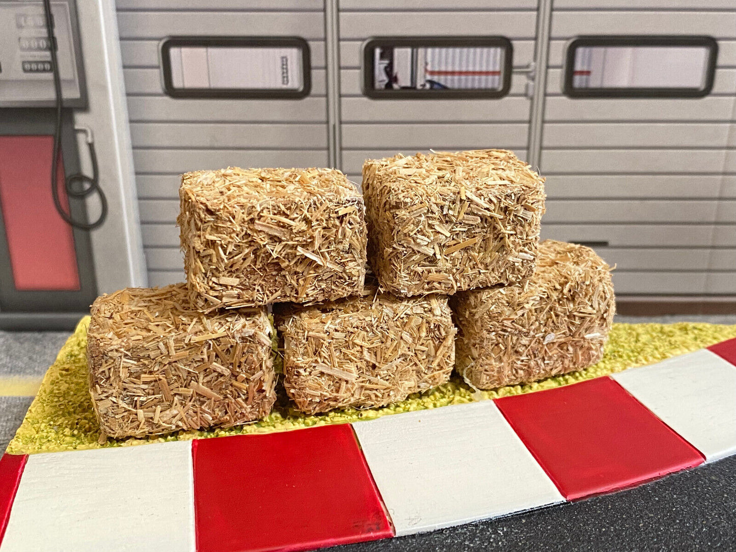 5 Strohballen für Rennstrecke DTM Rundstrecke Tourenwagen Diorama Maßstab 1:18