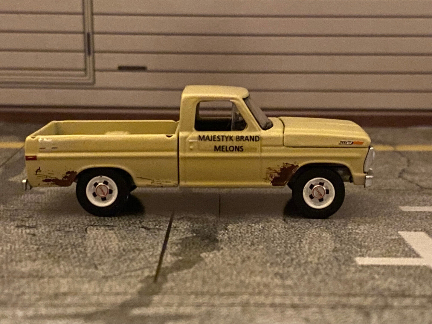 Ford F-100 Mr. Majestyk Charles Bronson Das Gesetz bin ich Einzelstück 1:64