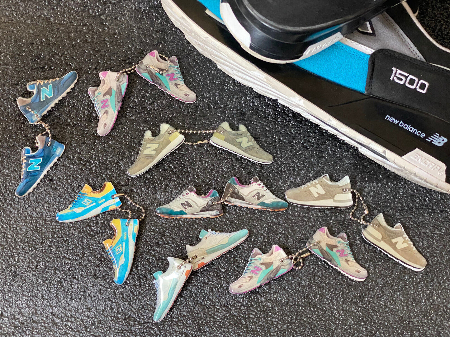 16 New Balance Schlüsselanhänger 1500, 1300, 580, 577 Kakkerlak, 990 Handy tags