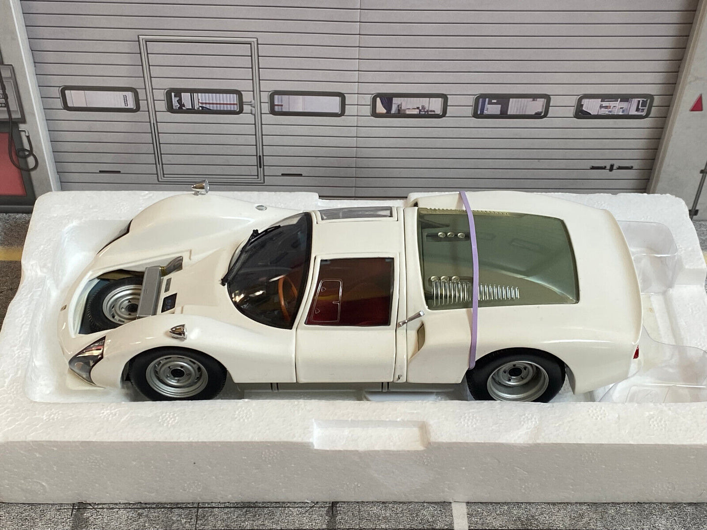 Porsche 906 Carrera 6 Straßenversion weiß WAP0210100C Dealer Neu in OVP 1:18