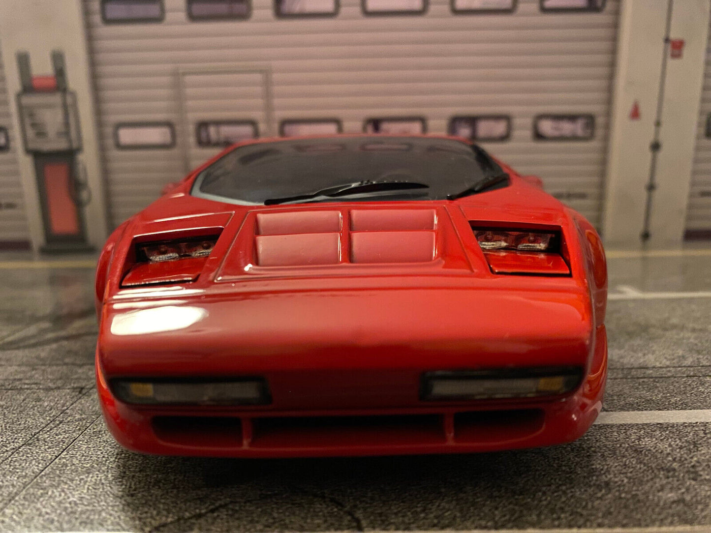 Vector Twin Turbo W8 aus dem Film "Die Wiege der Sonne" (Rising Sun) Ricko 1:18