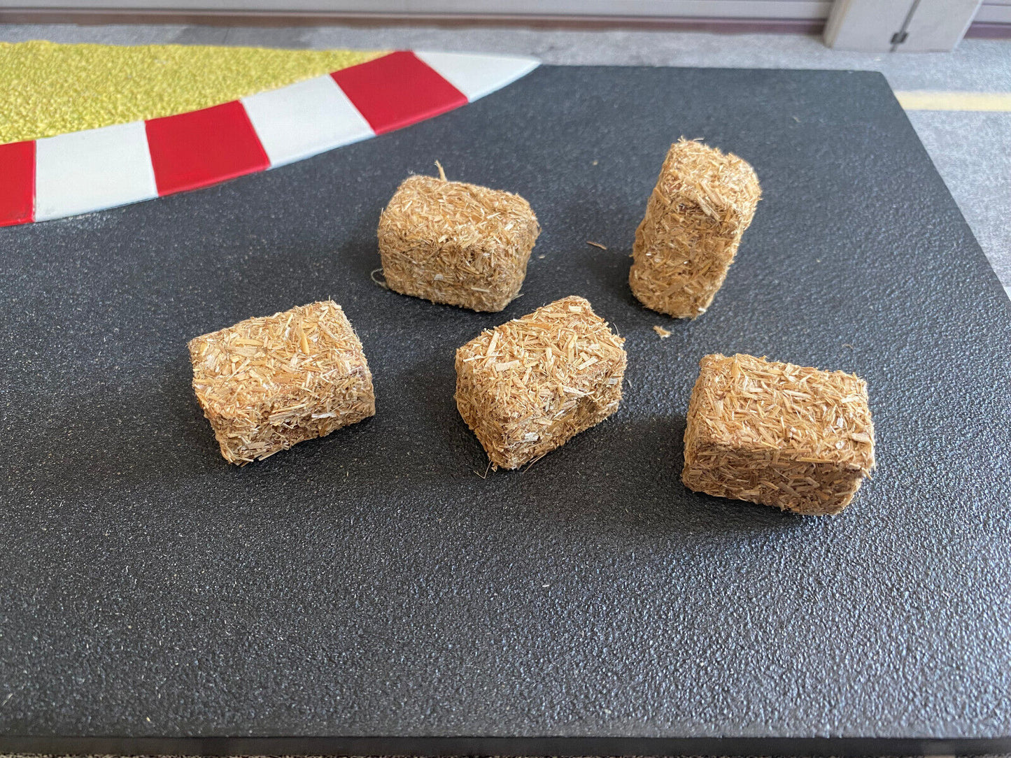 5 Strohballen für Rennstrecke DTM Rundstrecke Tourenwagen Diorama Maßstab 1:18