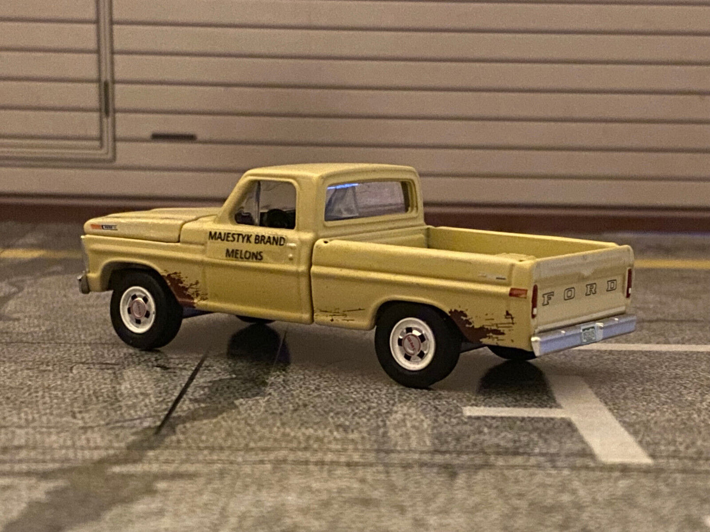 Ford F-100 Mr. Majestyk Charles Bronson Das Gesetz bin ich Einzelstück 1:64