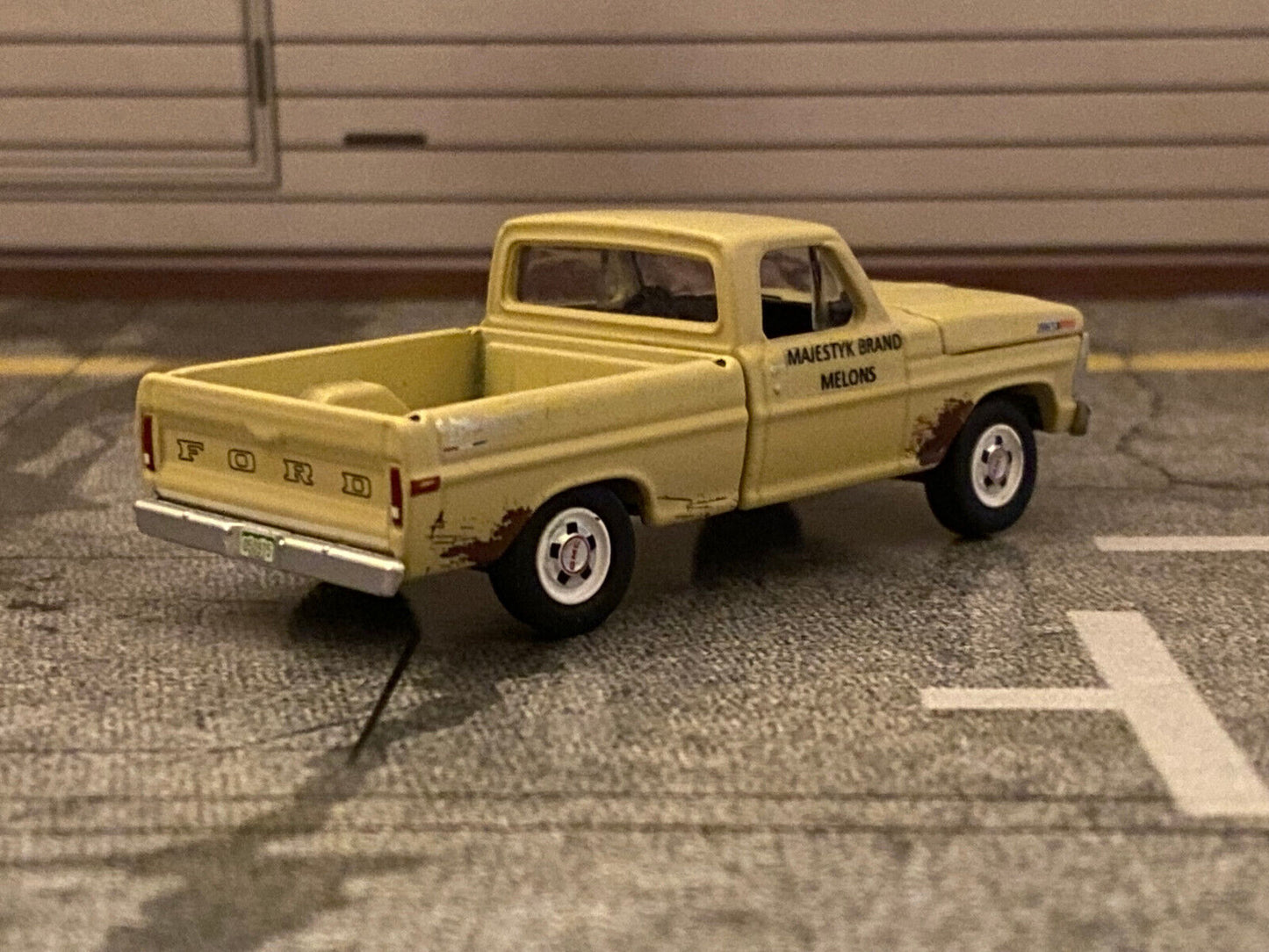 Ford F-100 Mr. Majestyk Charles Bronson Das Gesetz bin ich Einzelstück 1:64