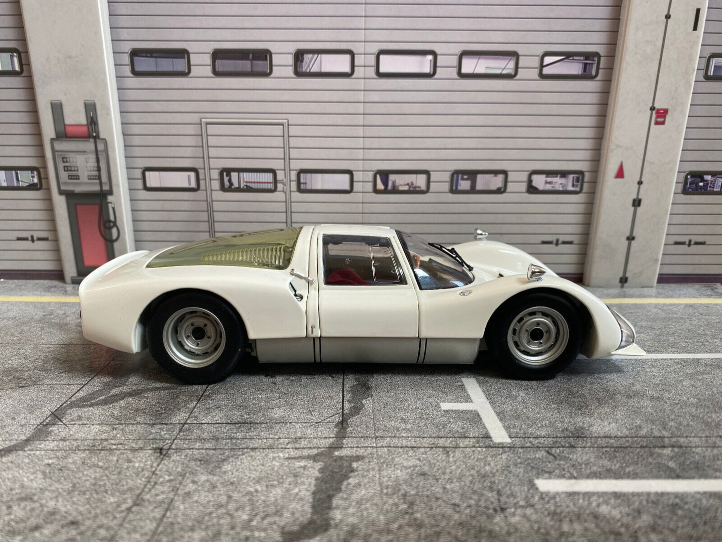 Porsche 906 Carrera 6 Straßenversion weiß WAP0210100C Dealer Neu in OVP 1:18
