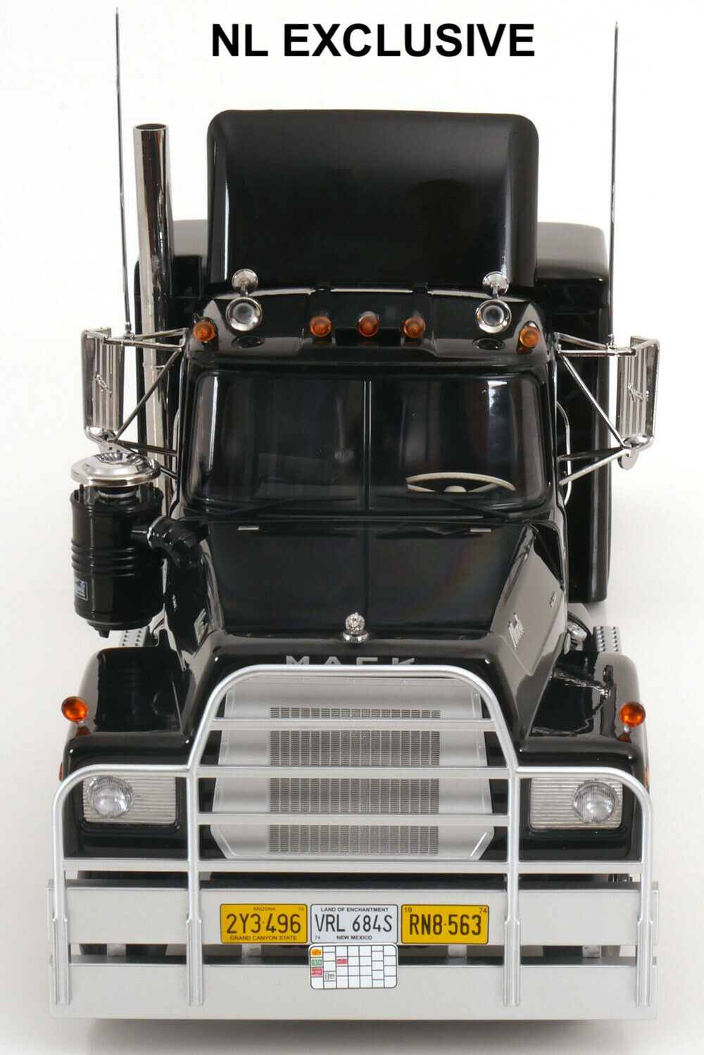 Mack RL 700L (1974) Rubber Duck aus dem Film CONVOY Road Kings Neu in OVP 1:18