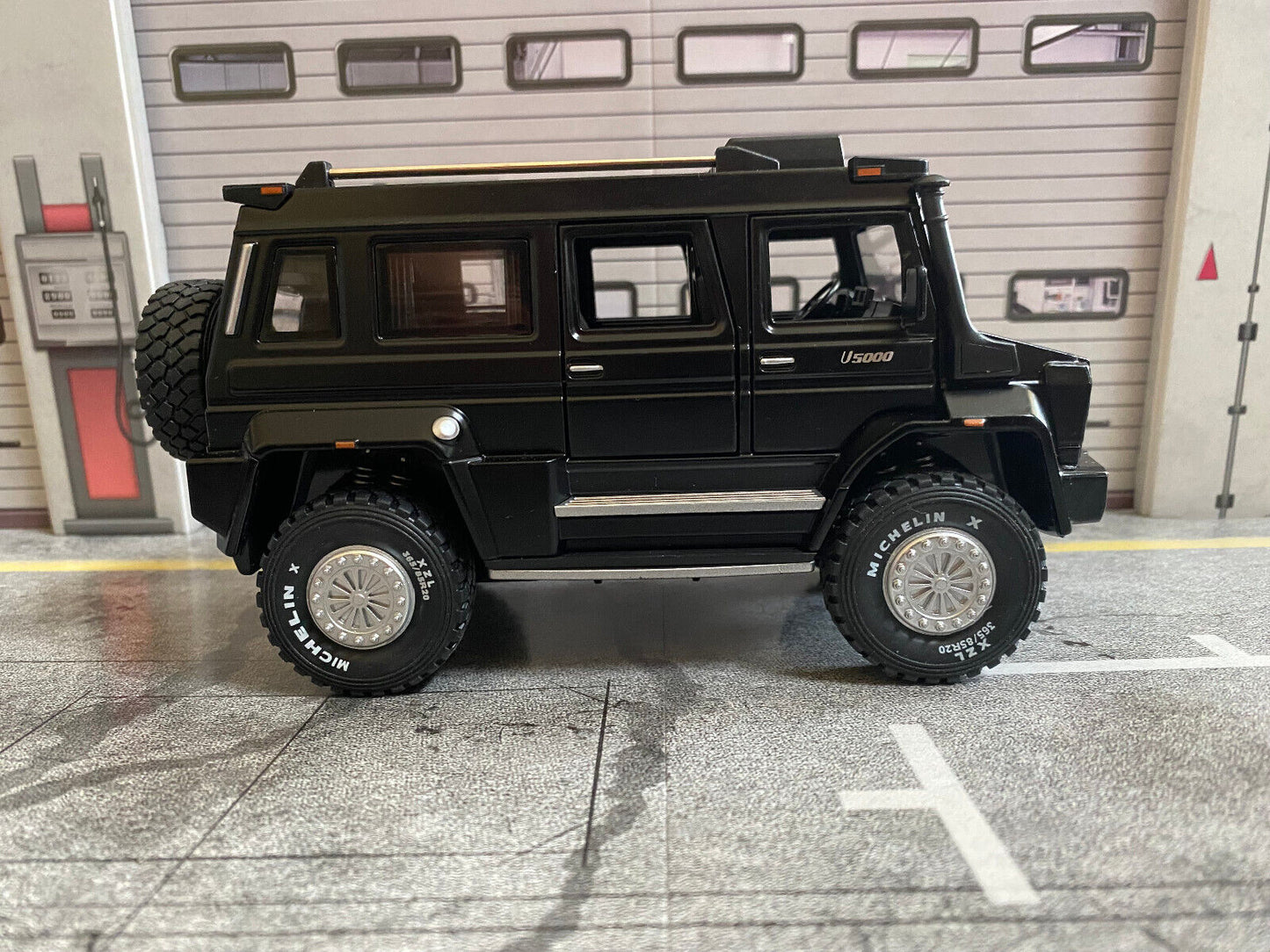 Mercedes Benz Unimog U5000 2012 U 5000 alles zu öffnen Metall Licht & Sound 1:24