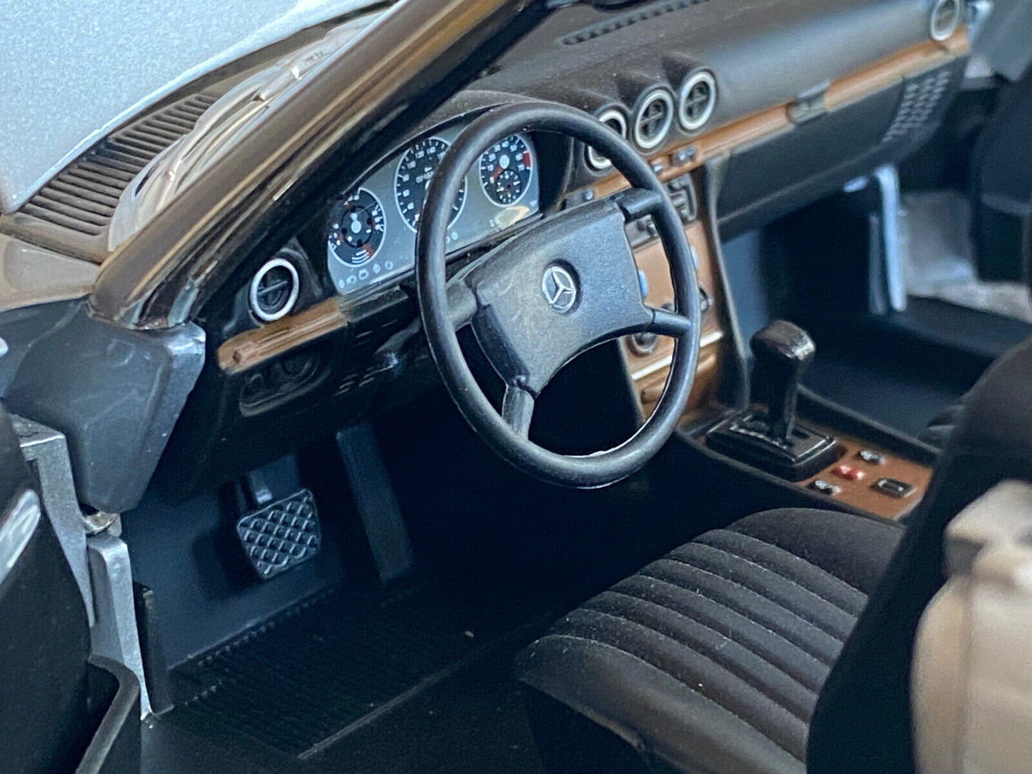 3er-Set Magnum´s Ferrari 308 GTS Rick´s Mercedes Benz SL R107 TC´s VW Bus T3 Umbau 1:18