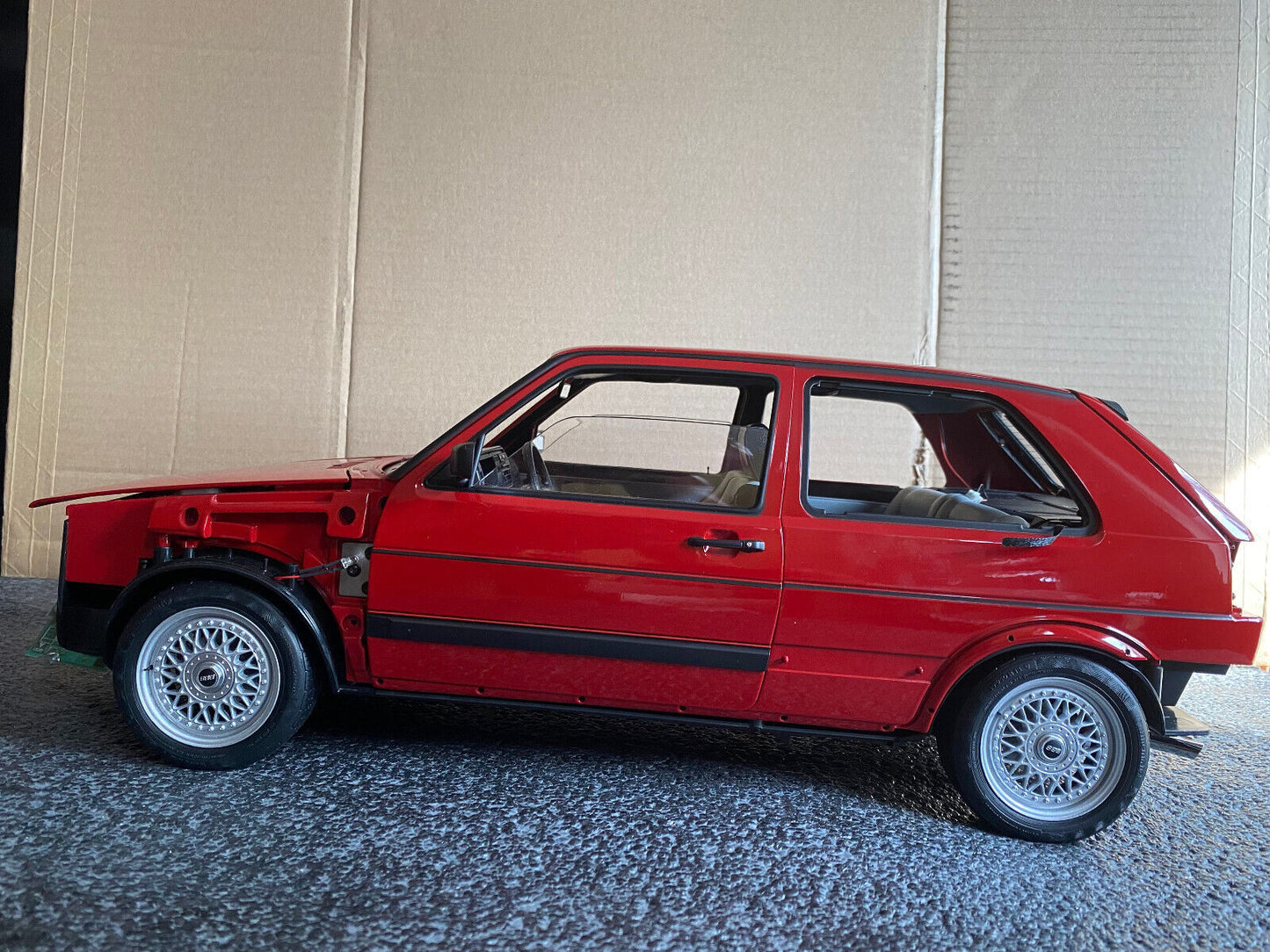 VW Golf 2 GTI (Typ 19E) mit BBS Felgen teilweise montiert Metall (partially built metal) Hachette 1:8
