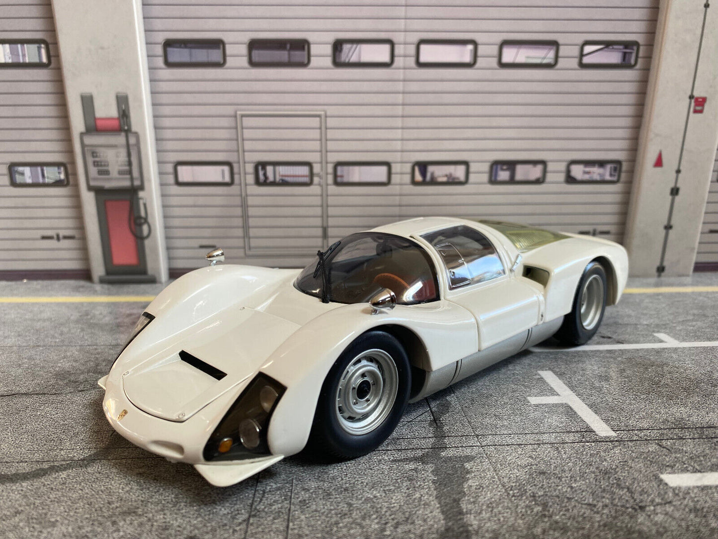 Porsche 906 Carrera 6 Straßenversion weiß WAP0210100C Dealer Neu in OVP 1:18