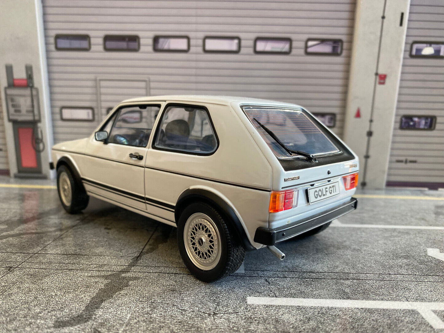 VW Golf 1 GTI (Typ 17) mit BBS Felgen Räder dreh-u.lenkbar Tuning Diorama 1:18