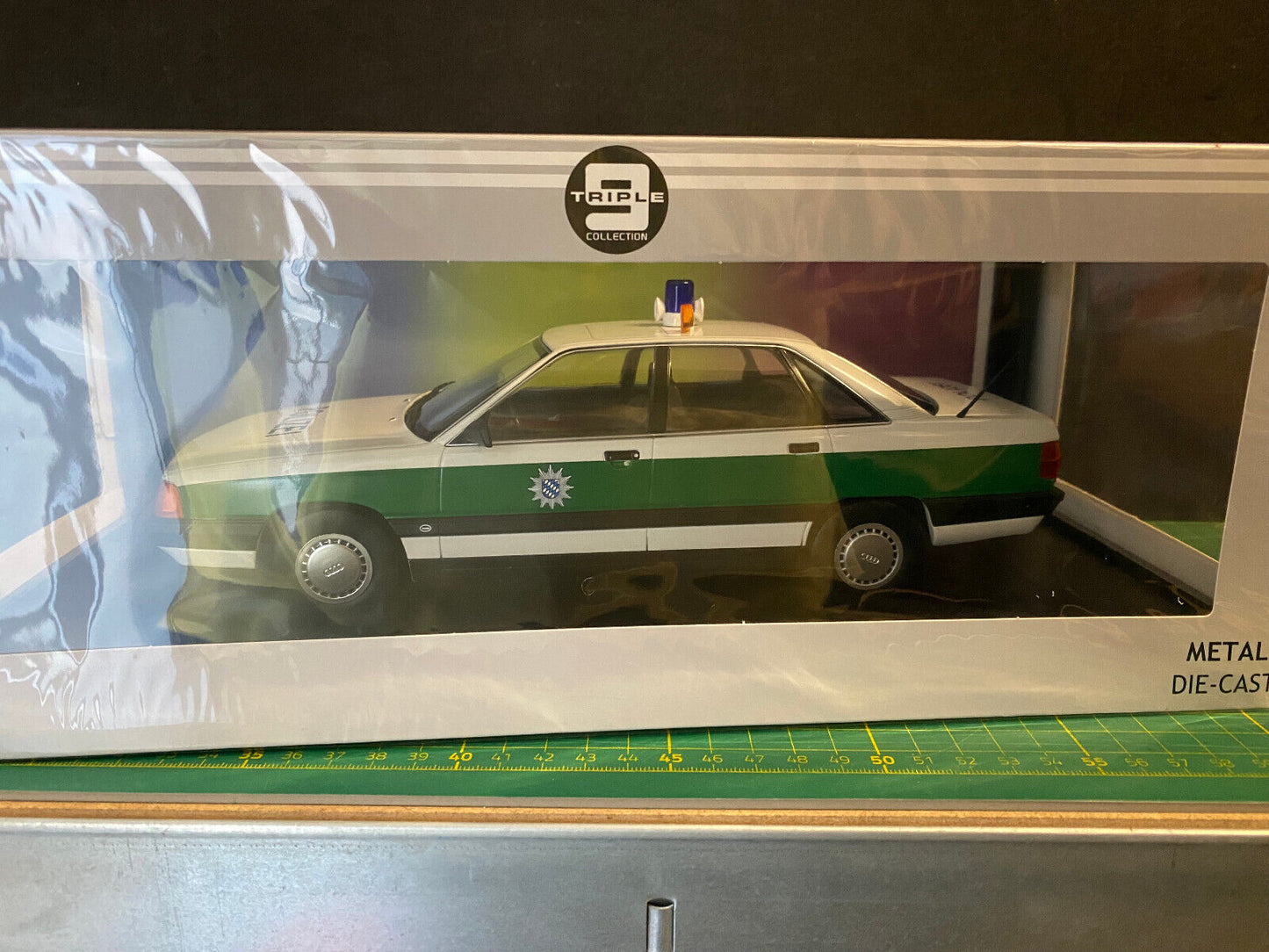 Audi 100 Polizei Triple9 T9-1800354 Neu in OVP new in box 1:18