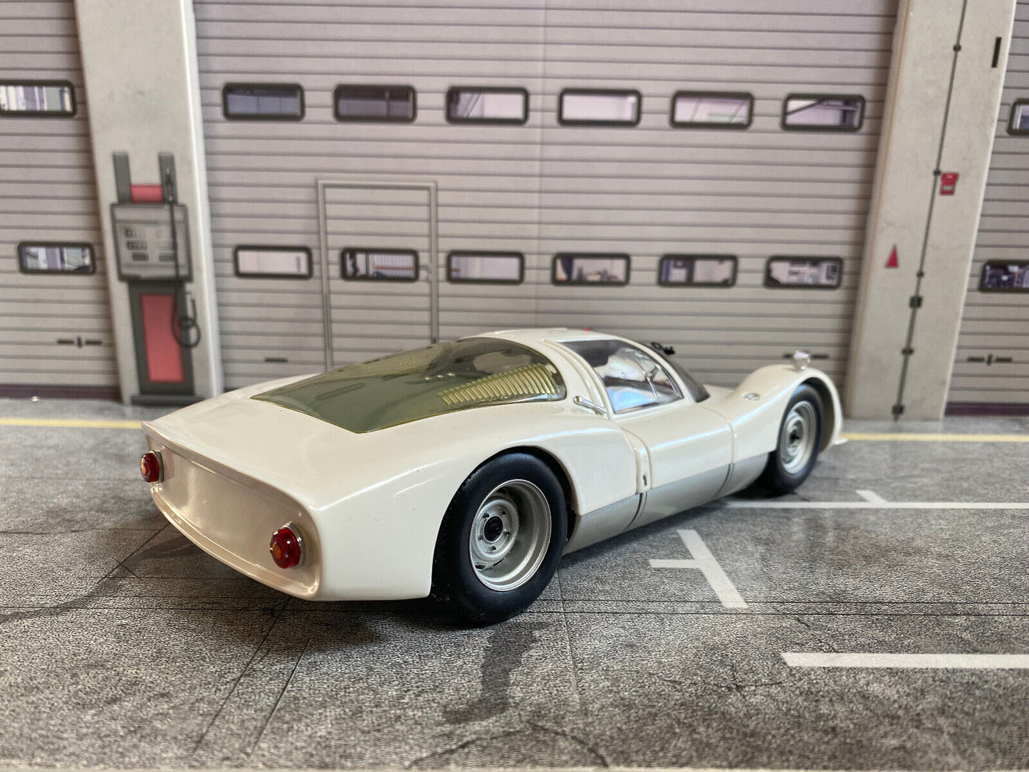 Porsche 906 Carrera 6 Straßenversion weiß WAP0210100C Dealer Neu in OVP 1:18