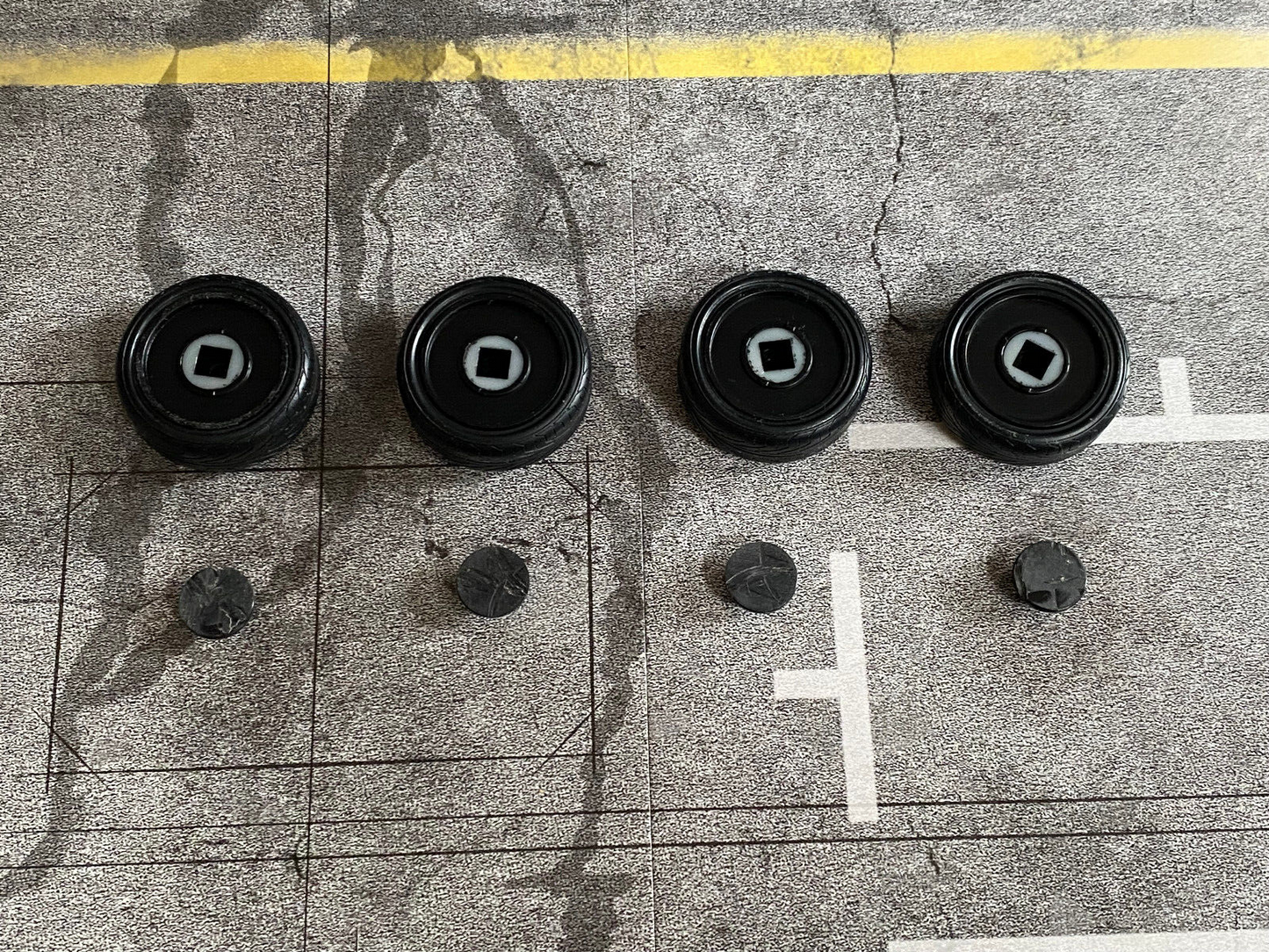 Kompletträder drehbar Felgen Räder Reifen Tuning Diorama Umbau 1:18