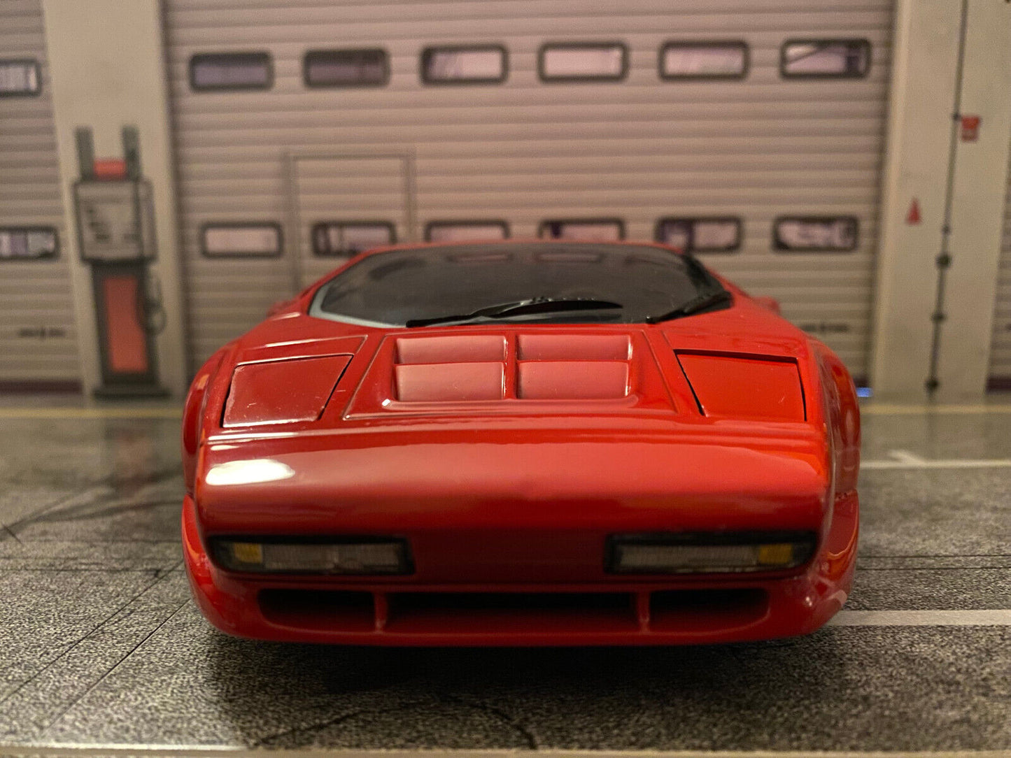 Vector Twin Turbo W8 aus dem Film "Die Wiege der Sonne" (Rising Sun) Ricko 1:18