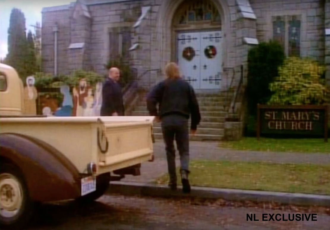 1946er Chevy Pick Up 80s Farbkombi im MacGyver TV-Serien-Style NEU 1:18 / 1:19