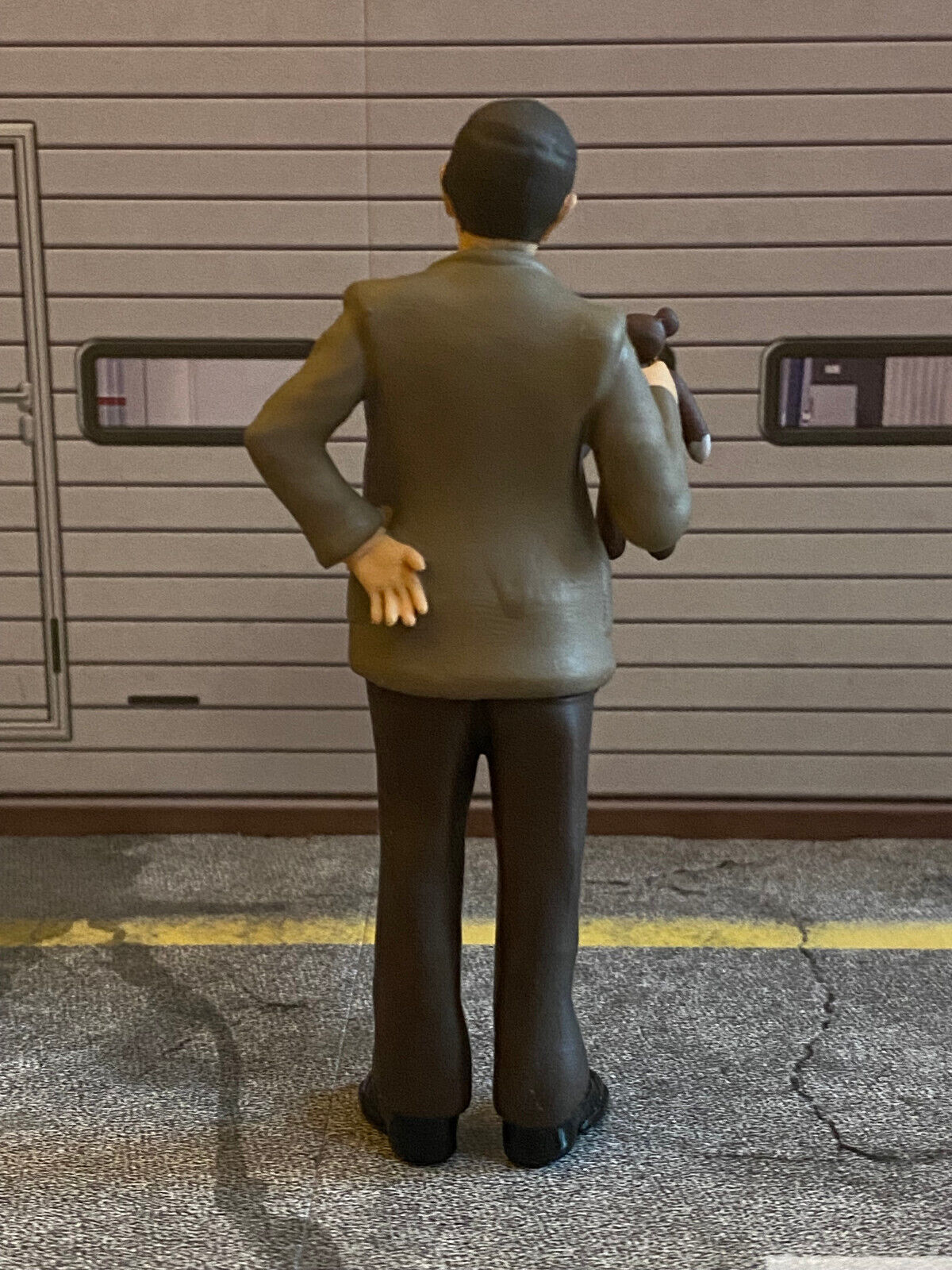 Mr. Bean Figur mit Teddybär Neu Mr. Bean Figure with Teddy Bear new Scale 1:18
