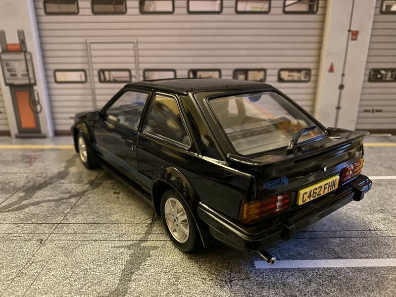 Ford Escort RS Turbo von Prinzessin Diana Lady Di mit korrekten Kennzeichen 1:18