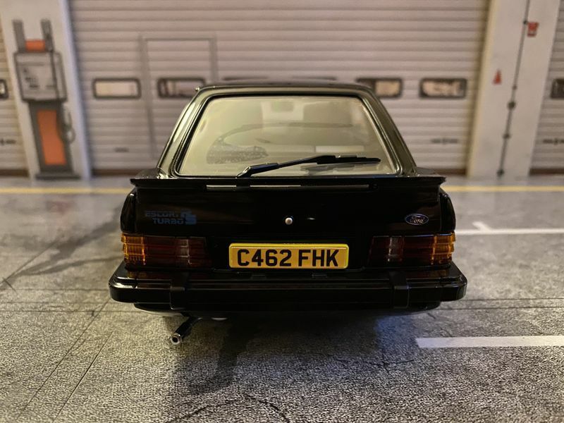 Ford Escort RS Turbo von Prinzessin Diana Lady Di mit korrekten Kennzeichen 1:18