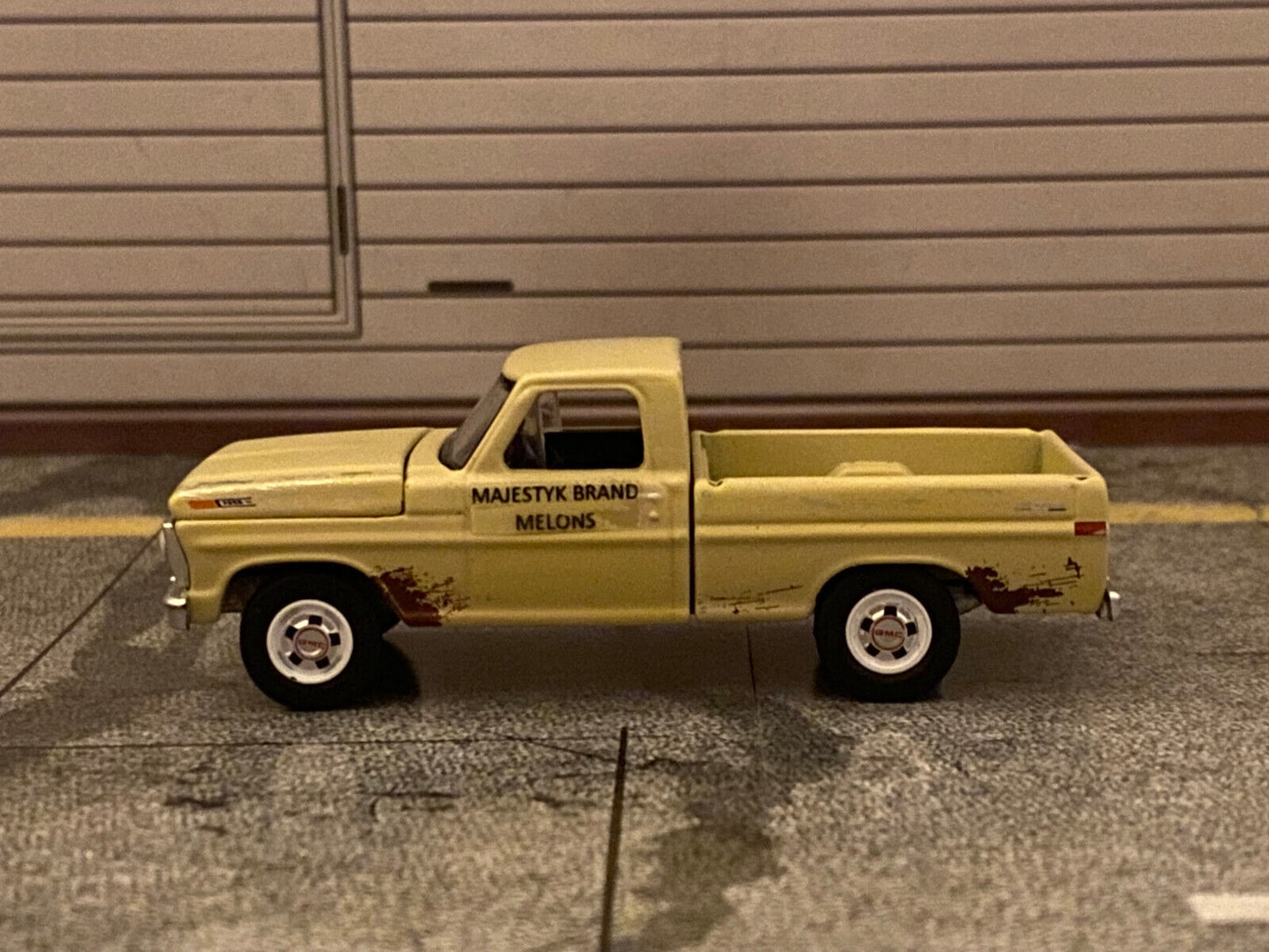 Ford F-100 Mr. Majestyk Charles Bronson Das Gesetz bin ich Einzelstück 1:64