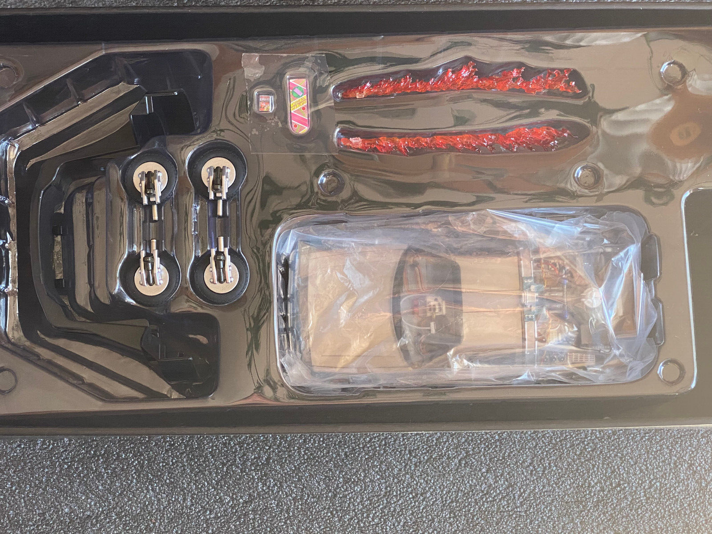 DeLorean Back to the Future II BTTF Zurück in die Zukunft Kids Logic ML02 1:20