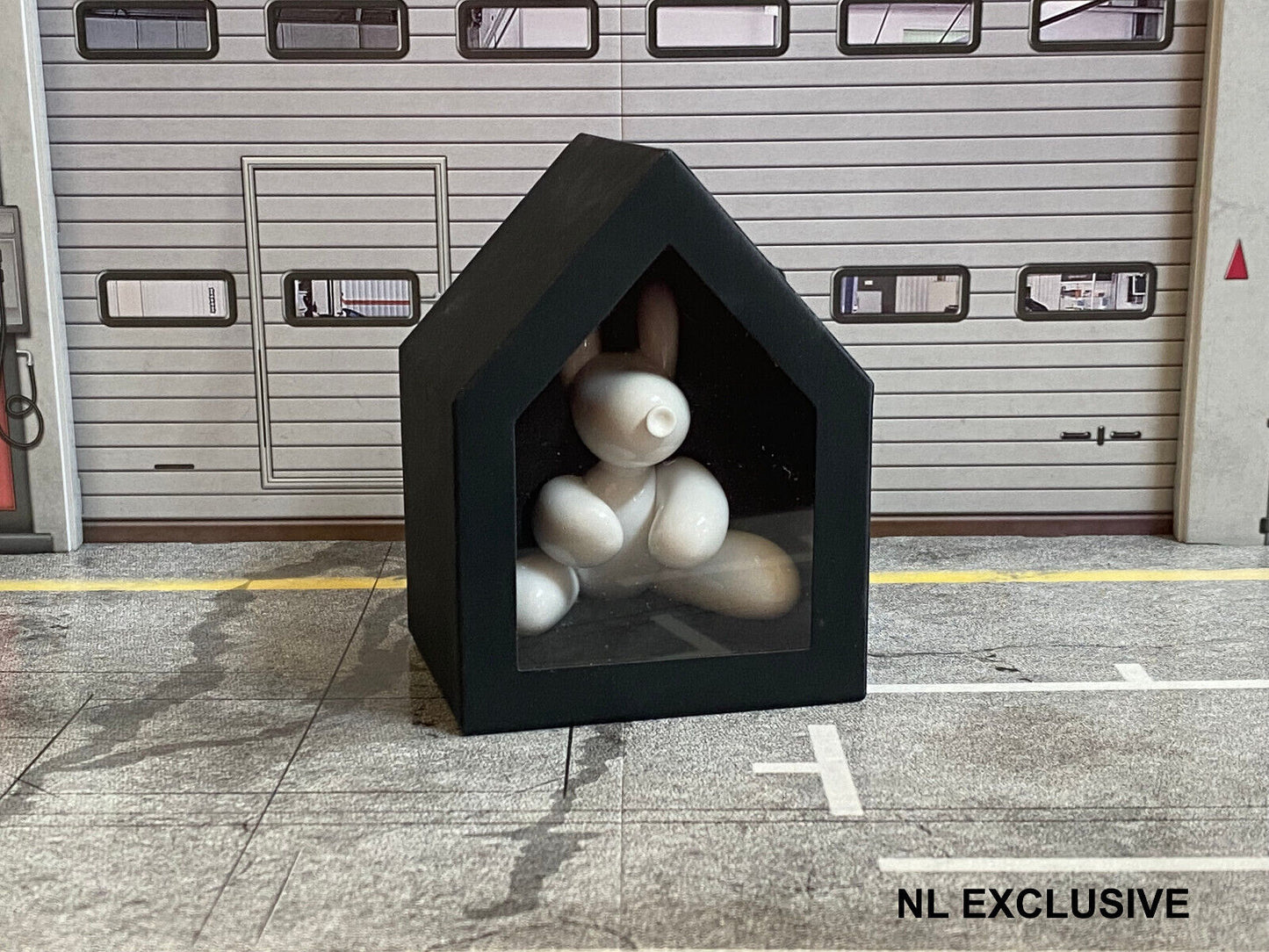 TESLA CYBERTRUCK + "DOG MODE" FIGURE ("HUNDE MODUS" FIGUR) NEU IN OVP NEW 1:18