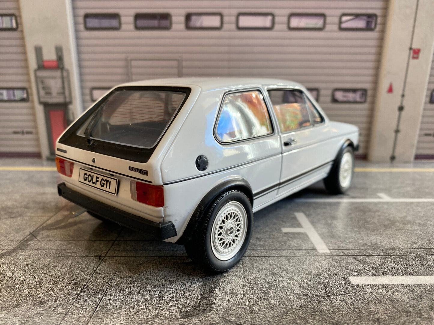 VW Golf 1 GTI (Typ 17) mit BBS Felgen Räder dreh-u.lenkbar Tuning Diorama 1:18