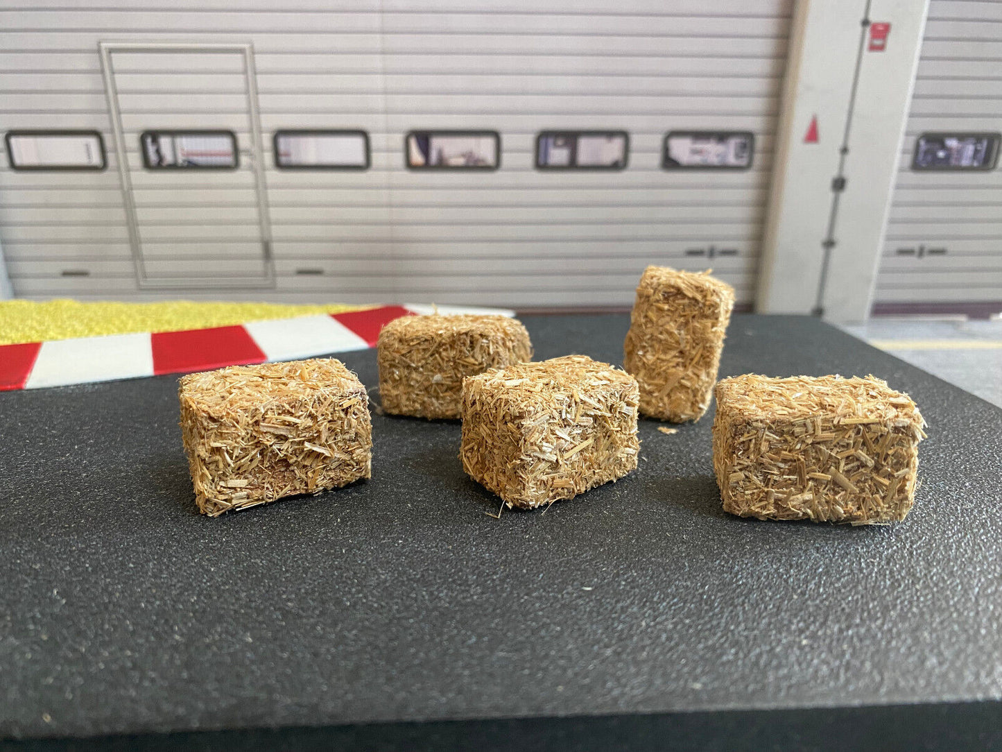 5 Strohballen für Rennstrecke DTM Rundstrecke Tourenwagen Diorama Maßstab 1:18