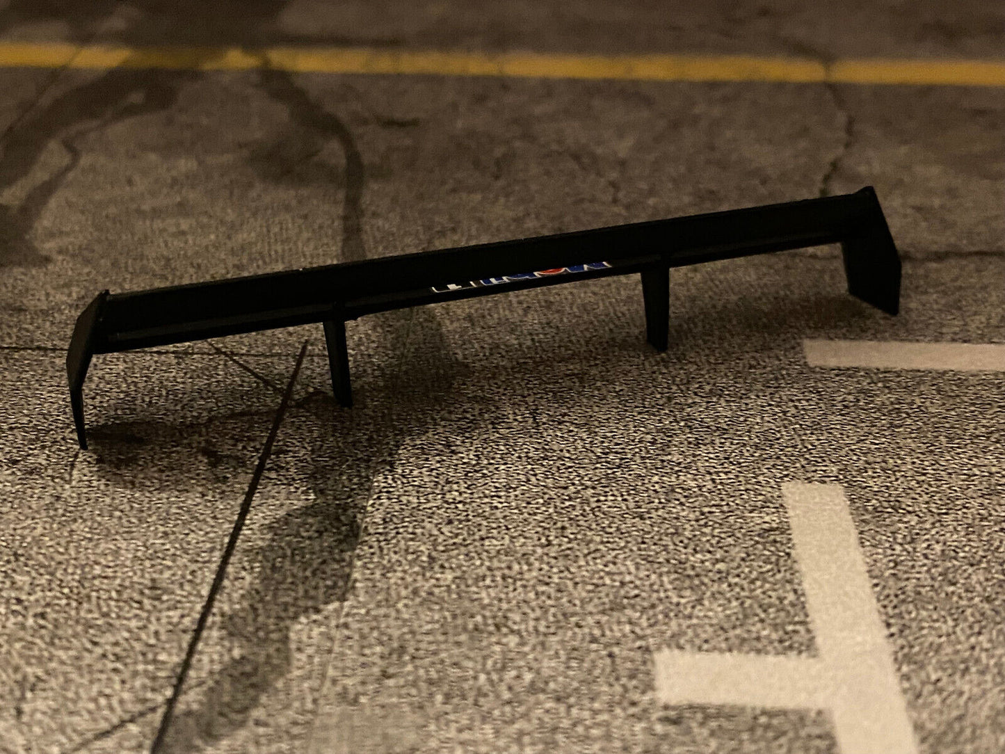 Heckspoiler DTM Good Year Mobil 1 Ersatzteil für Umbau Tuning Diorama 1:18