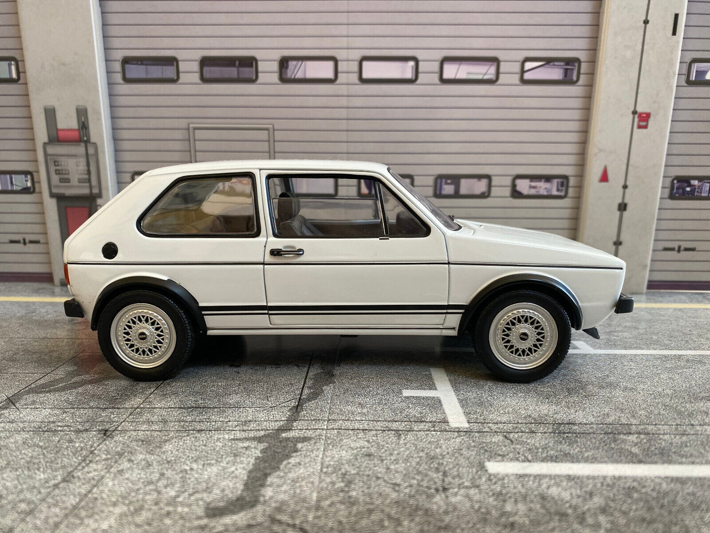 VW Golf 1 GTI (Typ 17) mit BBS Felgen Räder dreh-u.lenkbar Tuning Diorama 1:18