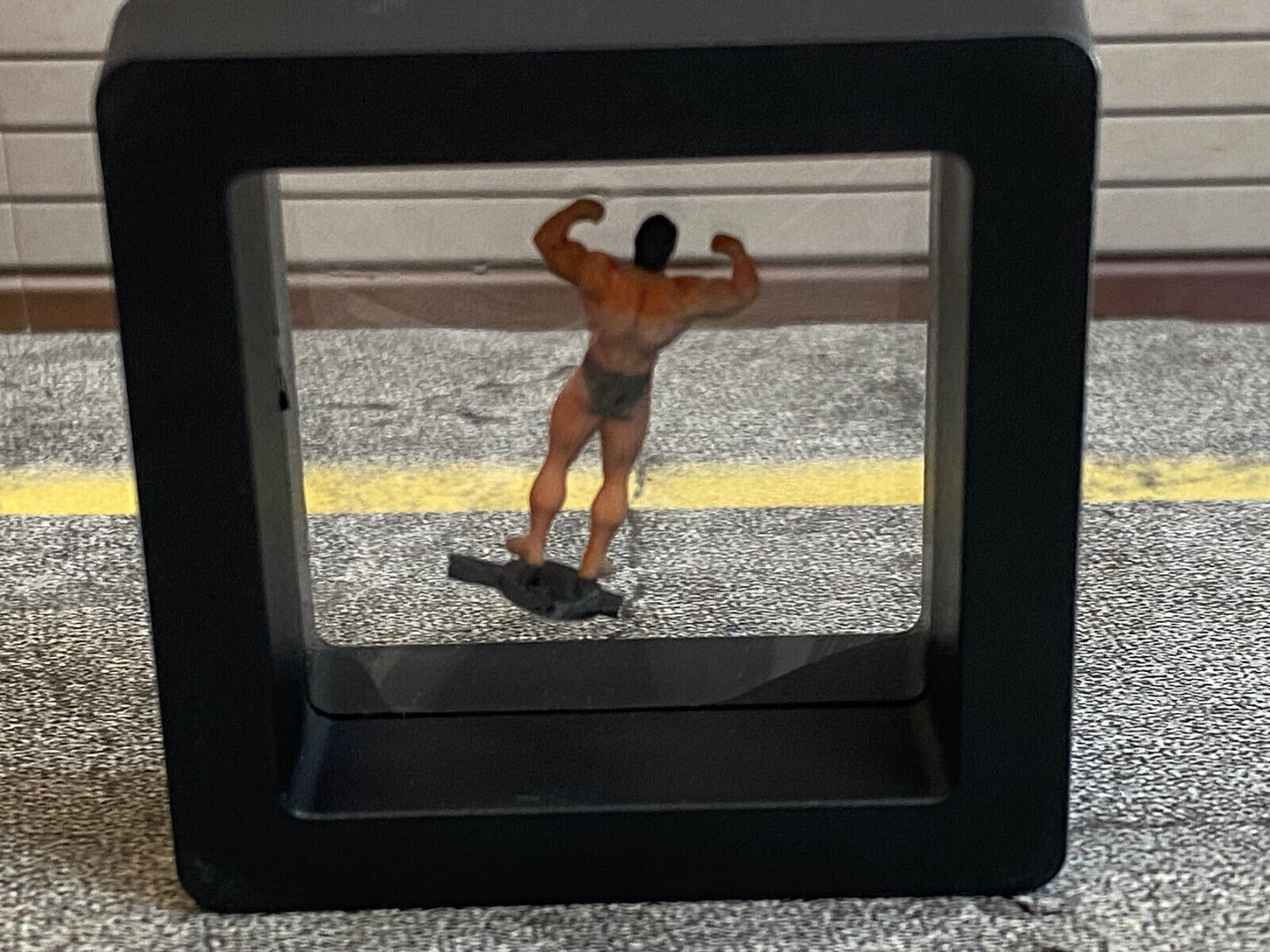 Arnie Bodybuilder Figur "I´ll be back" bemalt painted für Diorama Neu new 1:87