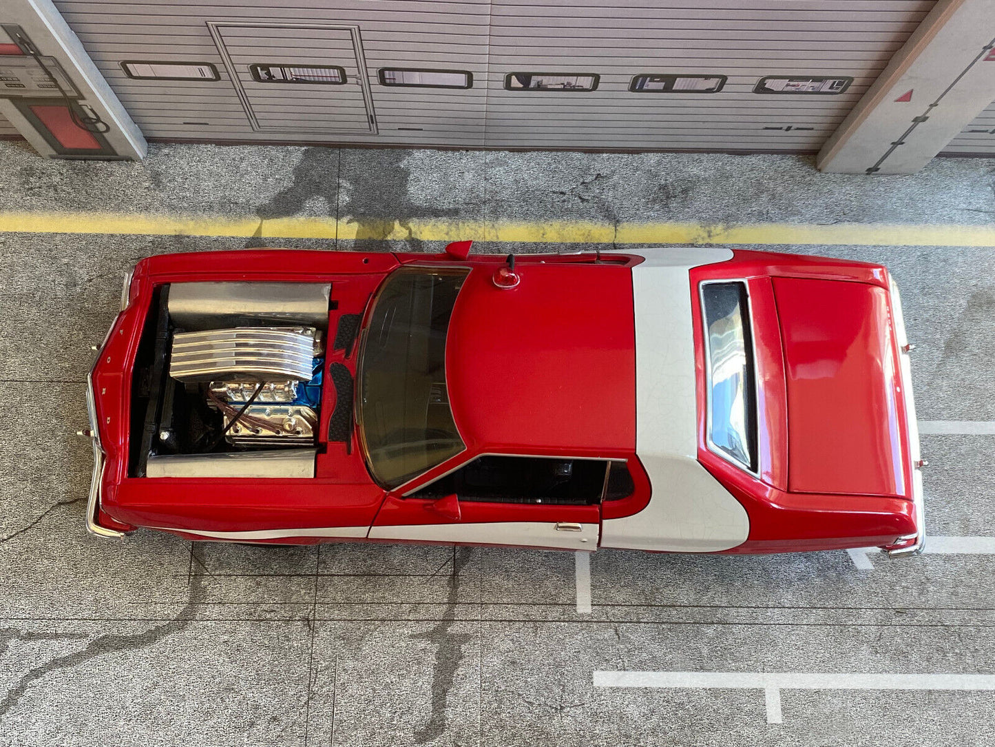 Ford Gran Torono Starsky & Hutch Dragster Umbau aus den USA 1:18