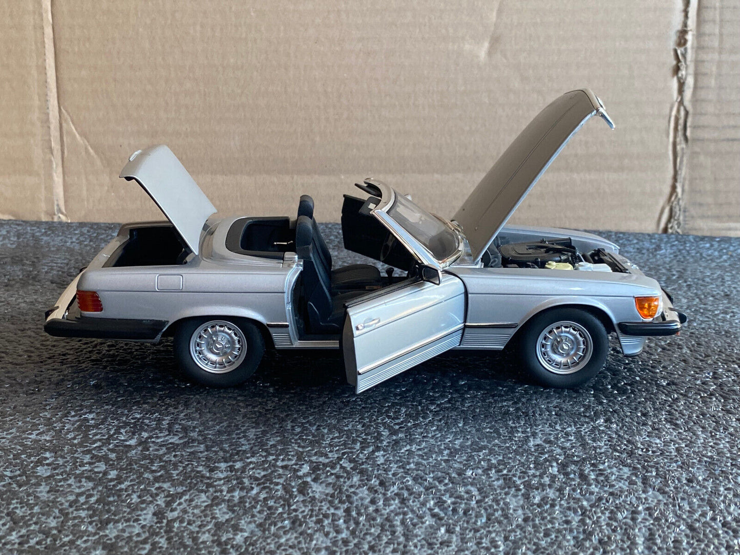 3er-Set Magnum´s Ferrari 308 GTS Rick´s Mercedes Benz SL R107 TC´s VW Bus T3 Umbau 1:18