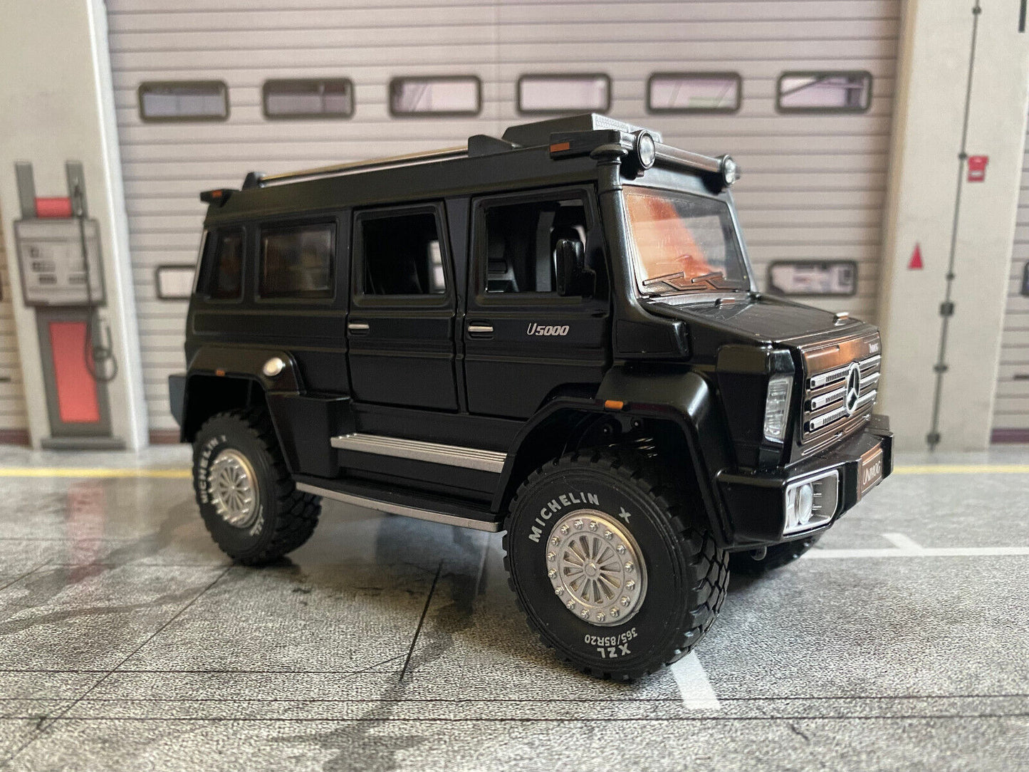 Mercedes Benz Unimog U5000 2012 U 5000 alles zu öffnen Metall Licht & Sound 1:24