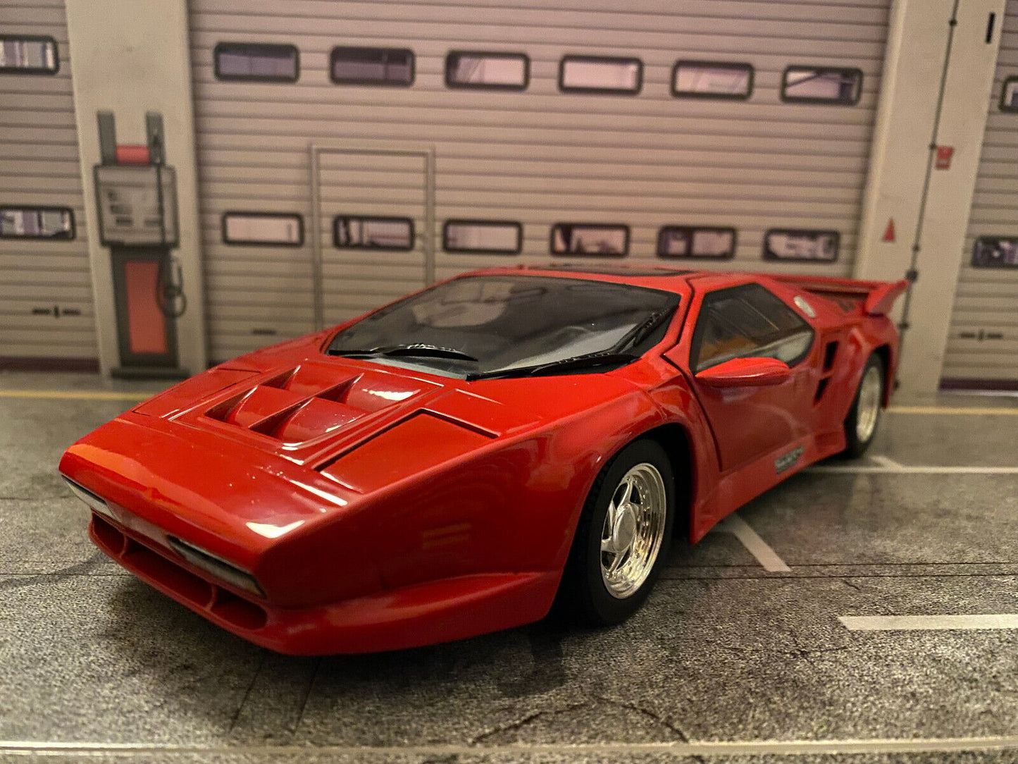 Vector Twin Turbo W8 aus dem Film "Die Wiege der Sonne" (Rising Sun) Ricko 1:18