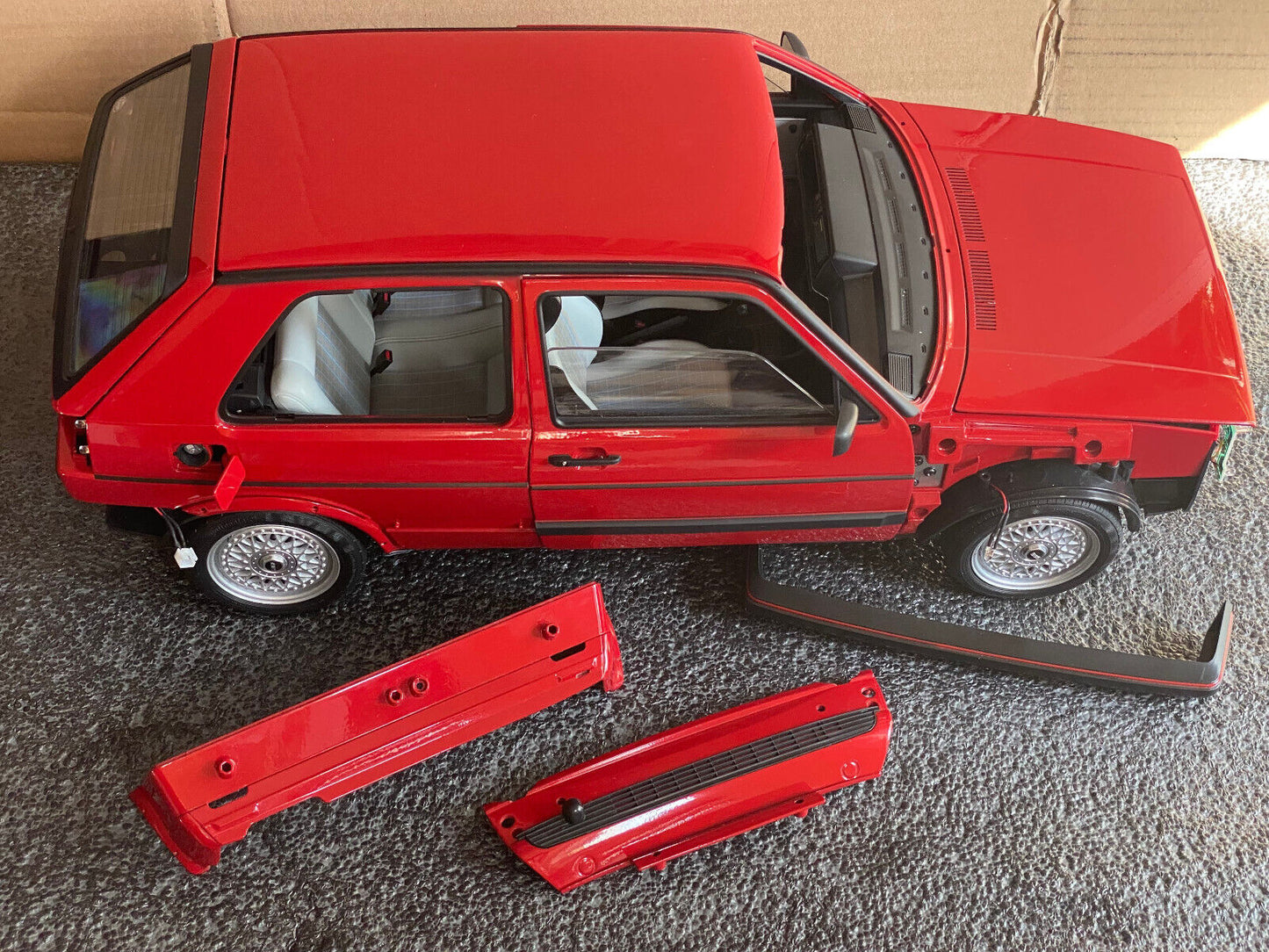VW Golf 2 GTI (Typ 19E) mit BBS Felgen teilweise montiert Metall (partially built metal) Hachette 1:8