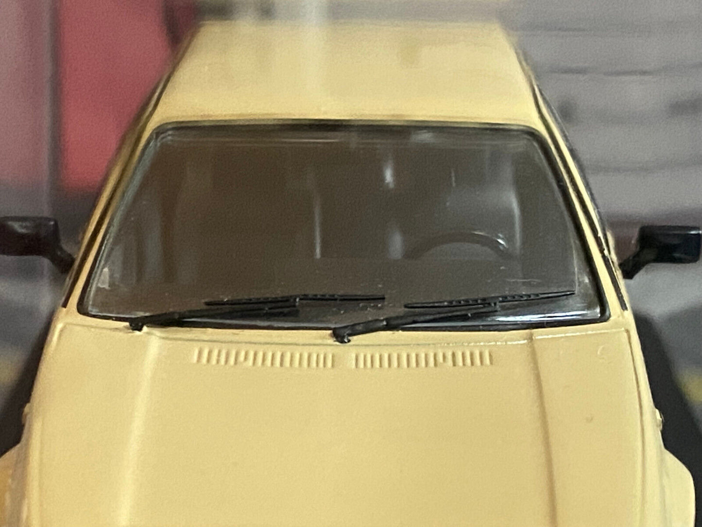 VW Golf 2 1,3 C (19E) Mk2 Nevada Beige Deutsche Version LHD Vanguards Corgi 1:43