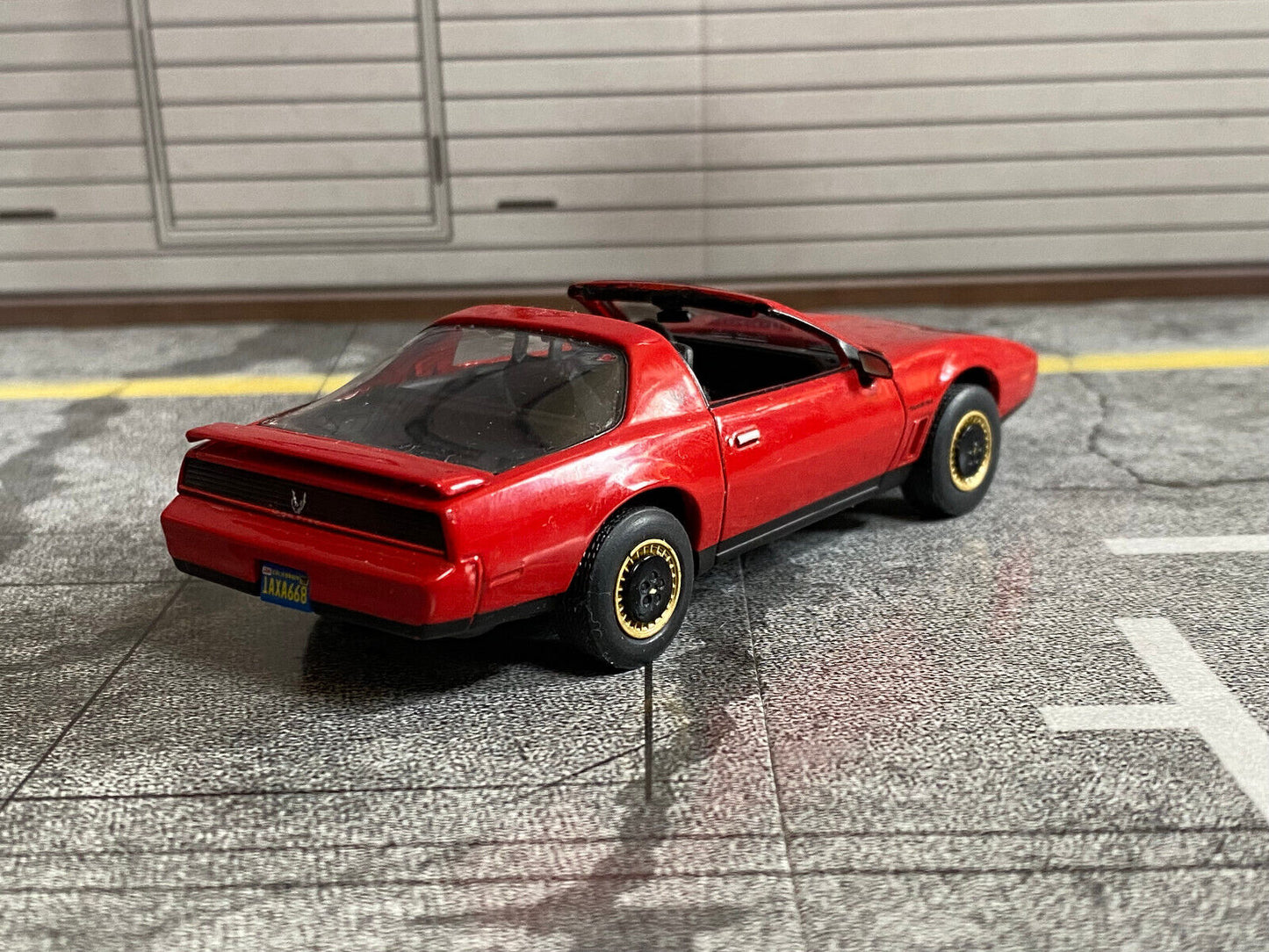Pontiac Firebird Trans Am Red Gold Targa Umbau (no T-Top) 1:43
