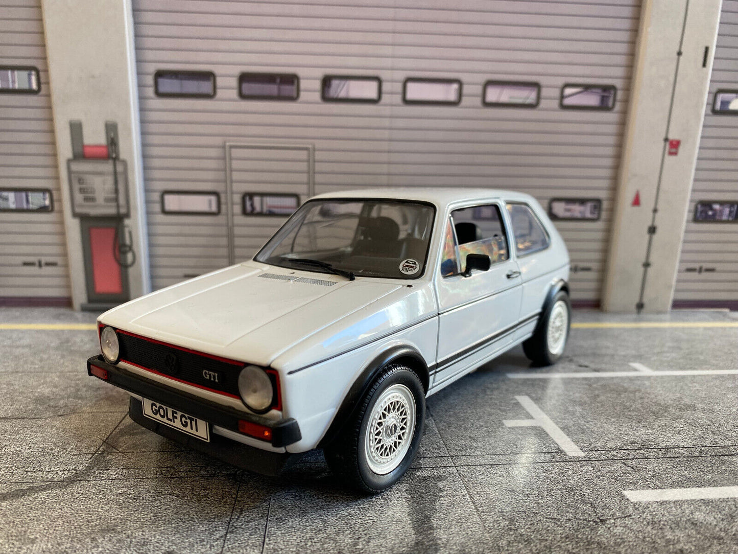 VW Golf 1 GTI (Typ 17) mit BBS Felgen Räder dreh-u.lenkbar Tuning Diorama 1:18