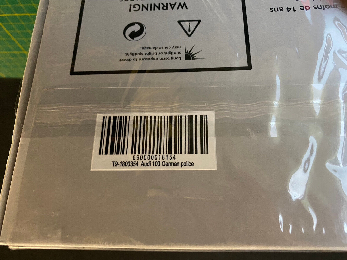 Audi 100 Polizei Triple9 T9-1800354 Neu in OVP new in box 1:18