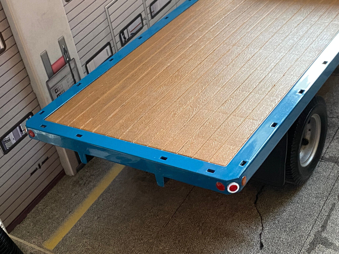 GMC 6000 (Chevrolet C65) Schrott Ersatzteile Flatbed Highway61 Diorama 1:16 1:18