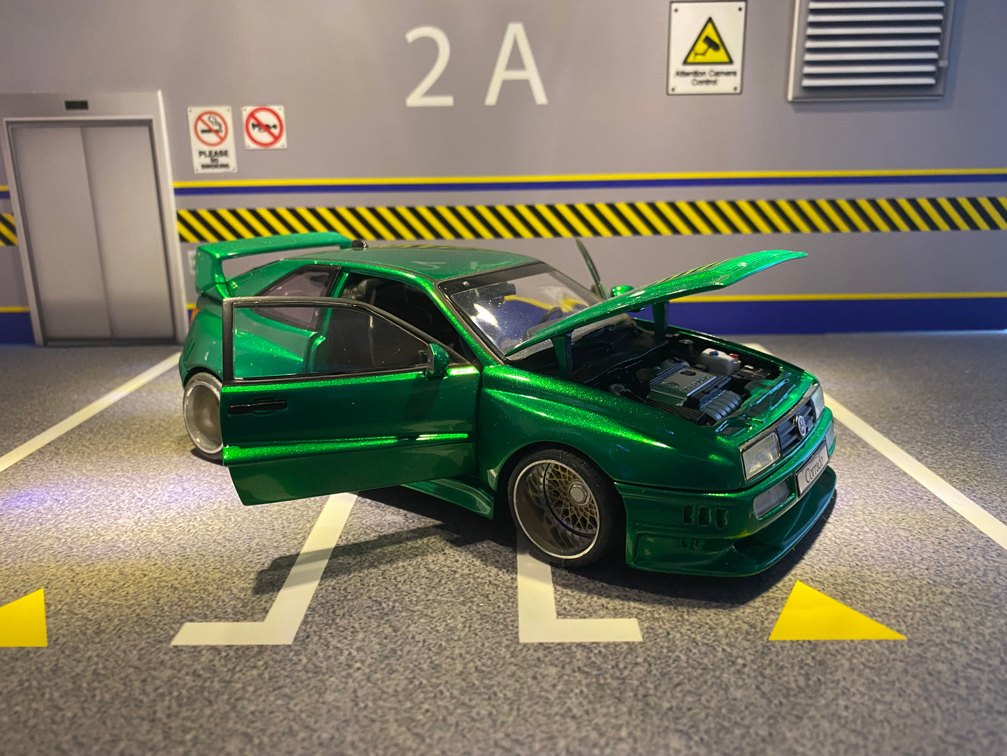 VW Corrado VR6 Rieger Breitbau mit Alufelgen "Candy Green" Tuning Umbau 1:18